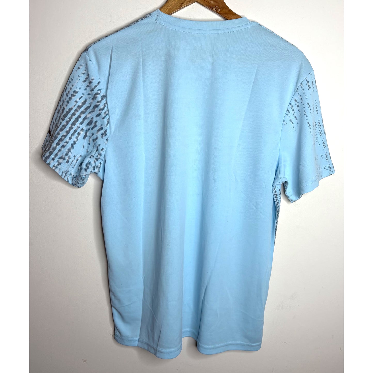 UNDER ARMOUR MEN'S ELITE PERFORMANCE TECH T-SHIRT | SKY BLUE GRAPHIC PRINT | SHORT SLEEVE, MOISTURE-WICKING, QUICK-DRY | TRAINING & RUNNING