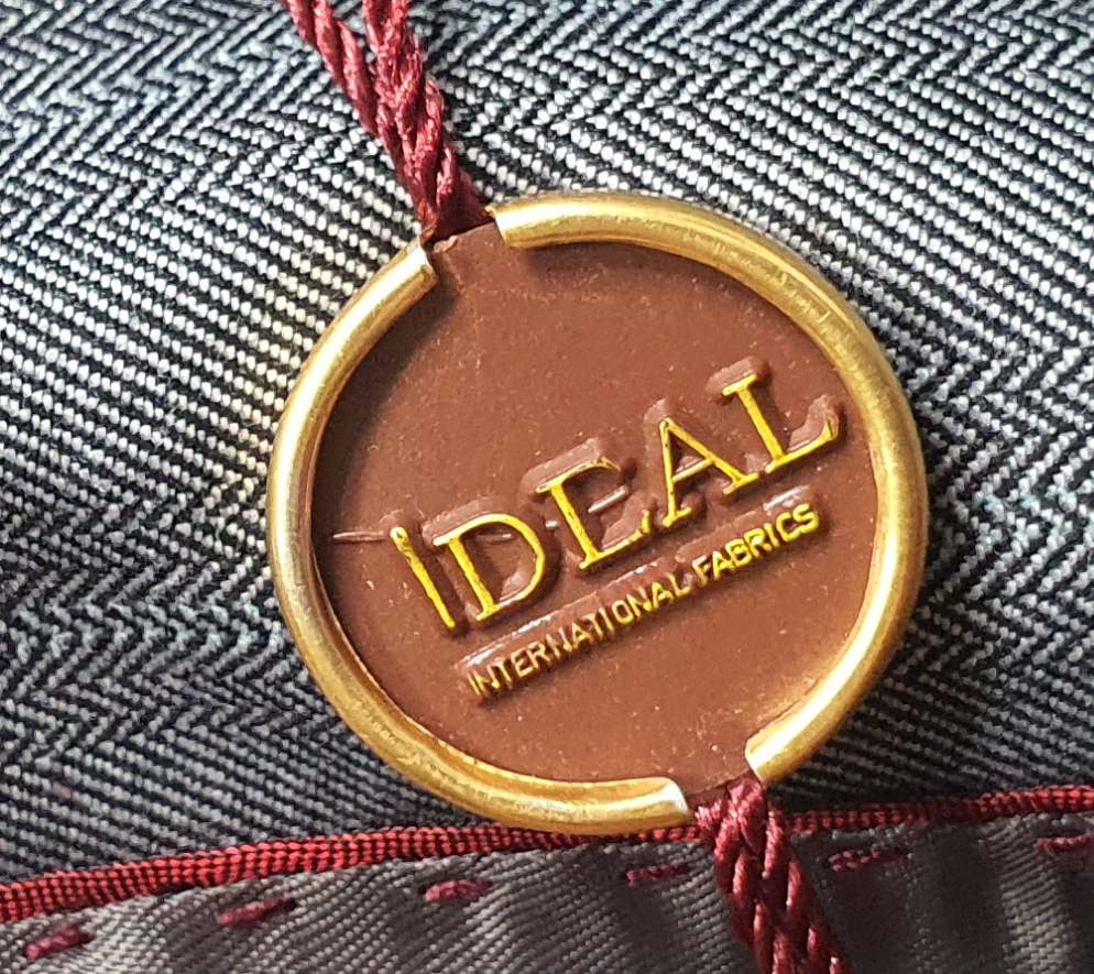 I,DEAL(ITALY)MENS SUIT SIZE L