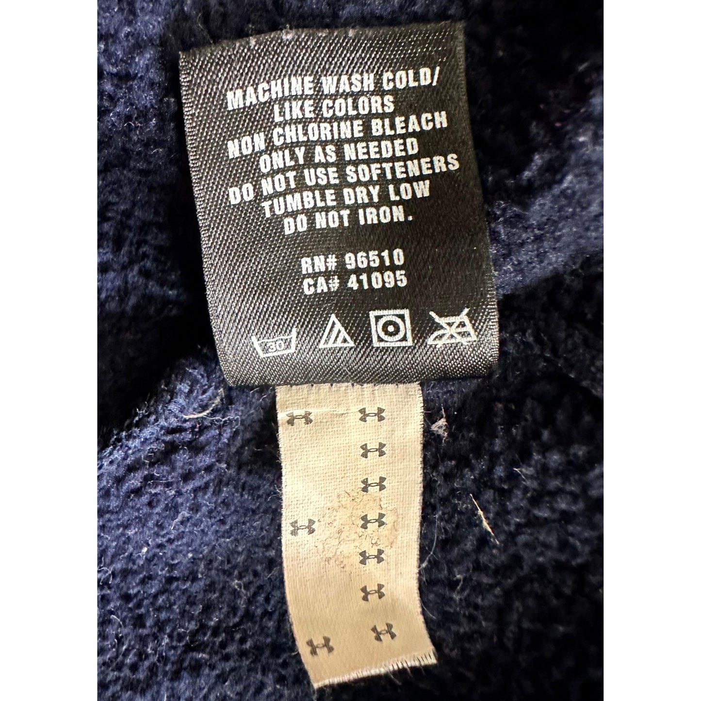 UNDER ARMOUR BLACK HOODIE SIZE M