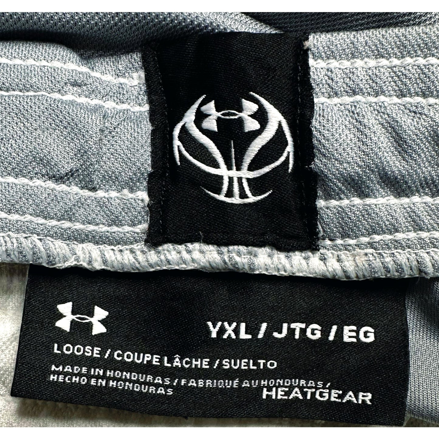 UNDER ARMOUR GREY SIZE-XL SHORTS