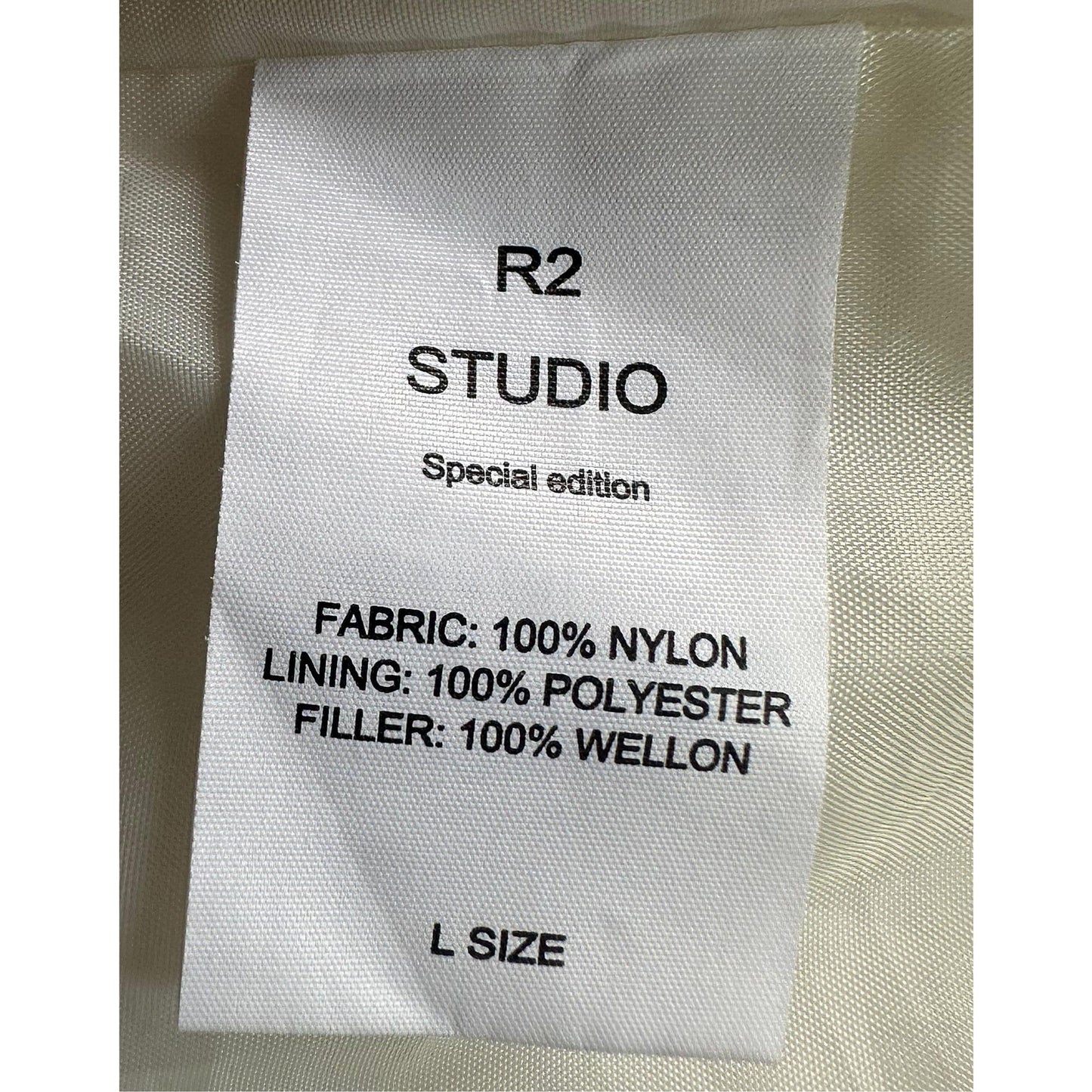 OFF WHITE HAROZYS BASA SIZE- L LIMITED EDITION LUXURY JACKET