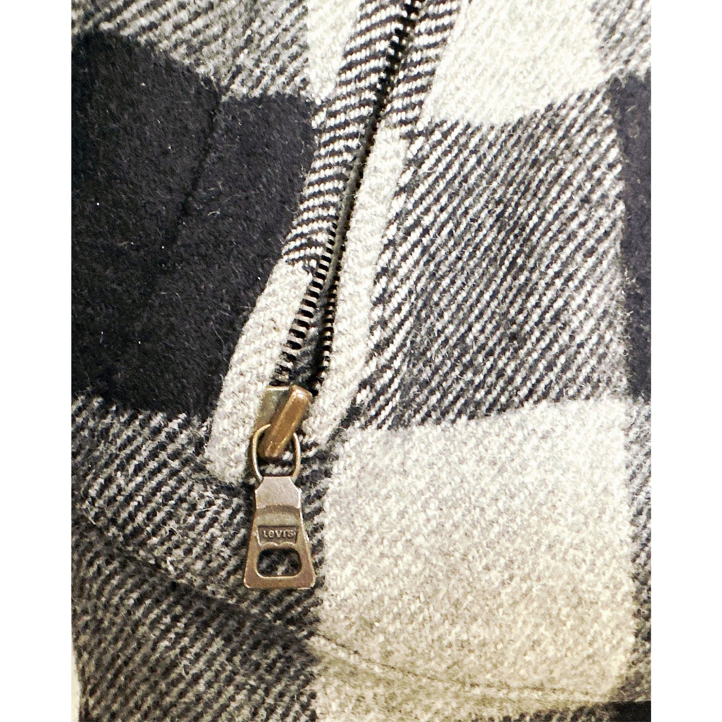 LEVI'S BLACK WHITE CHECKED PREMIUM JACKETS SIZE - M