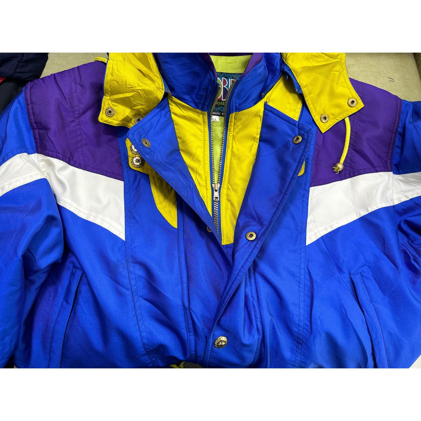 MAOBRD MULTICOLOR HEAVYDUTY JACKET SIZE XL .