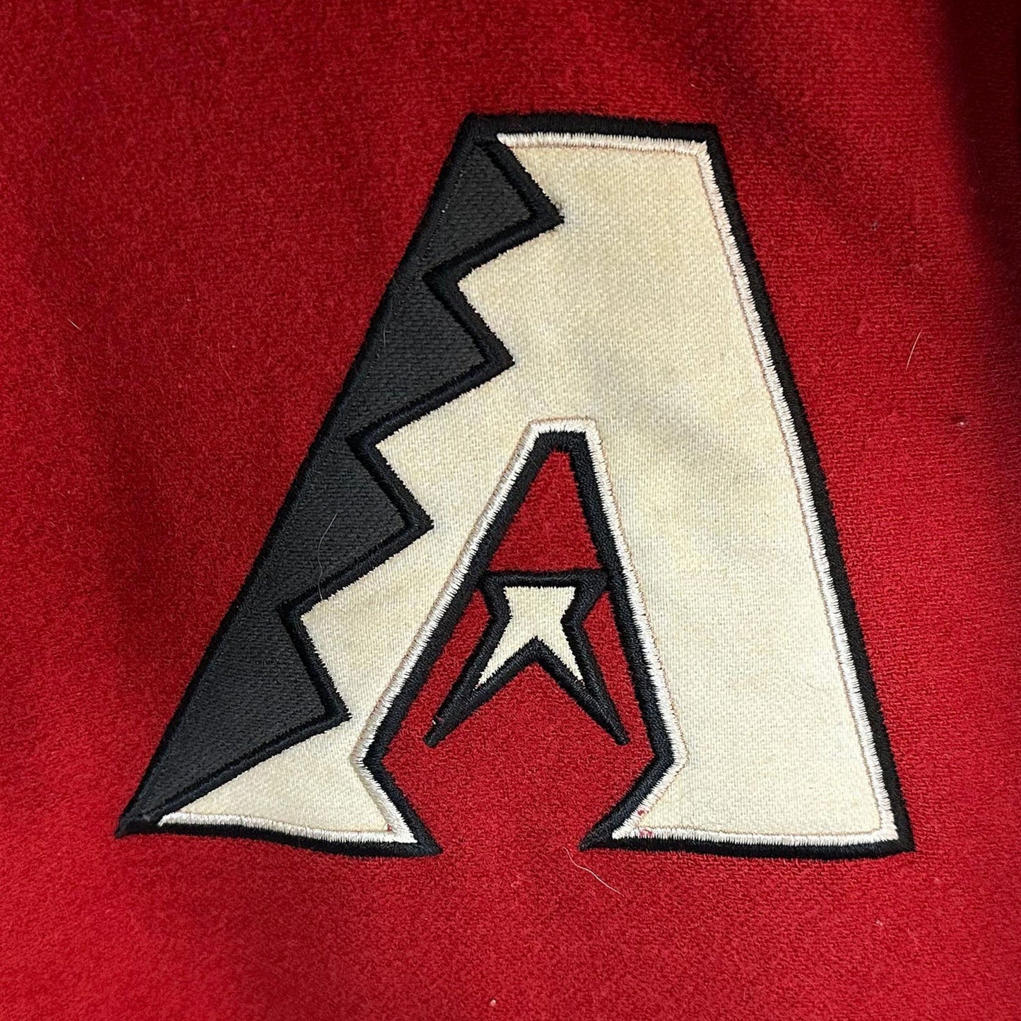 MLB RED BUTTON PREMIUM JACKET SIZE L