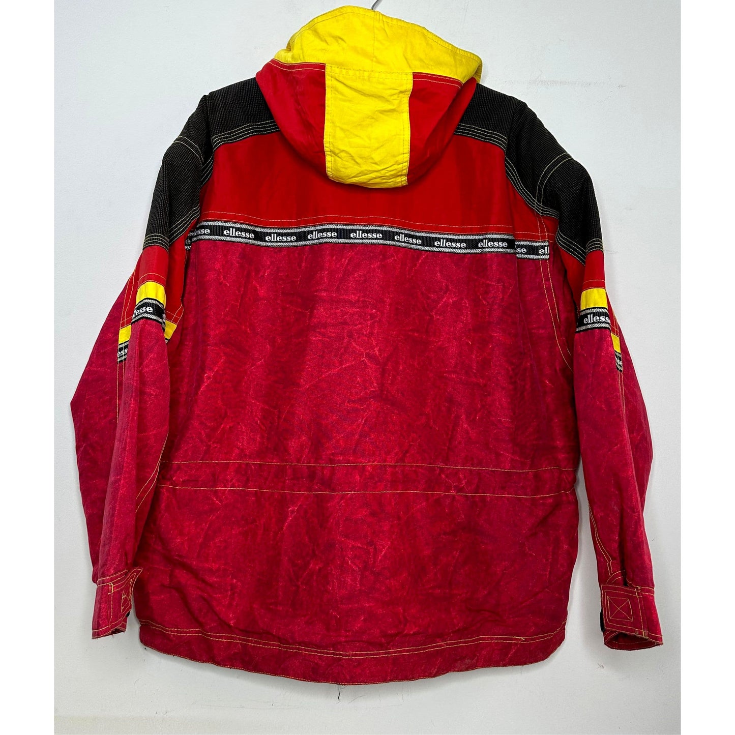 ELLESSE MULTIPOCKET PREMIUM JACKET  SIZE XL..