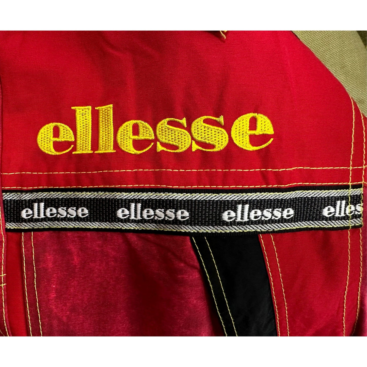 ELLESSE MULTIPOCKET PREMIUM JACKET  SIZE XL..