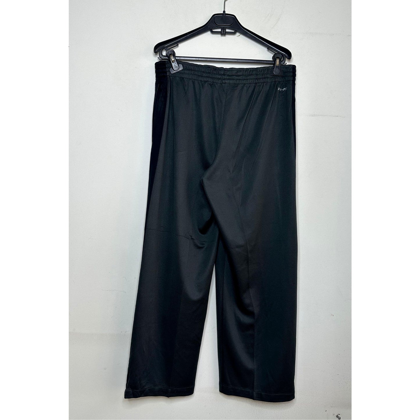 NIKE DRYFIT TRACK PANT SIZE M