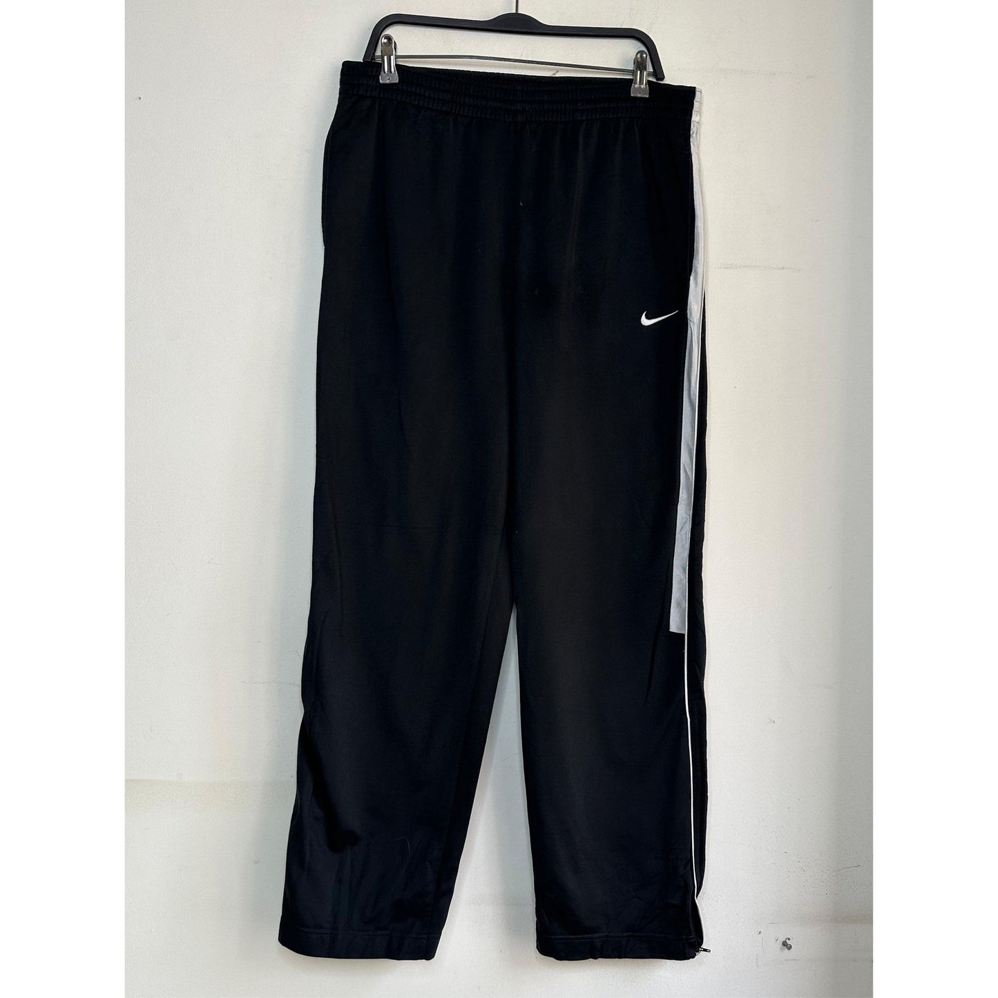 NIKE BLACK TRACK PANT SIZE L