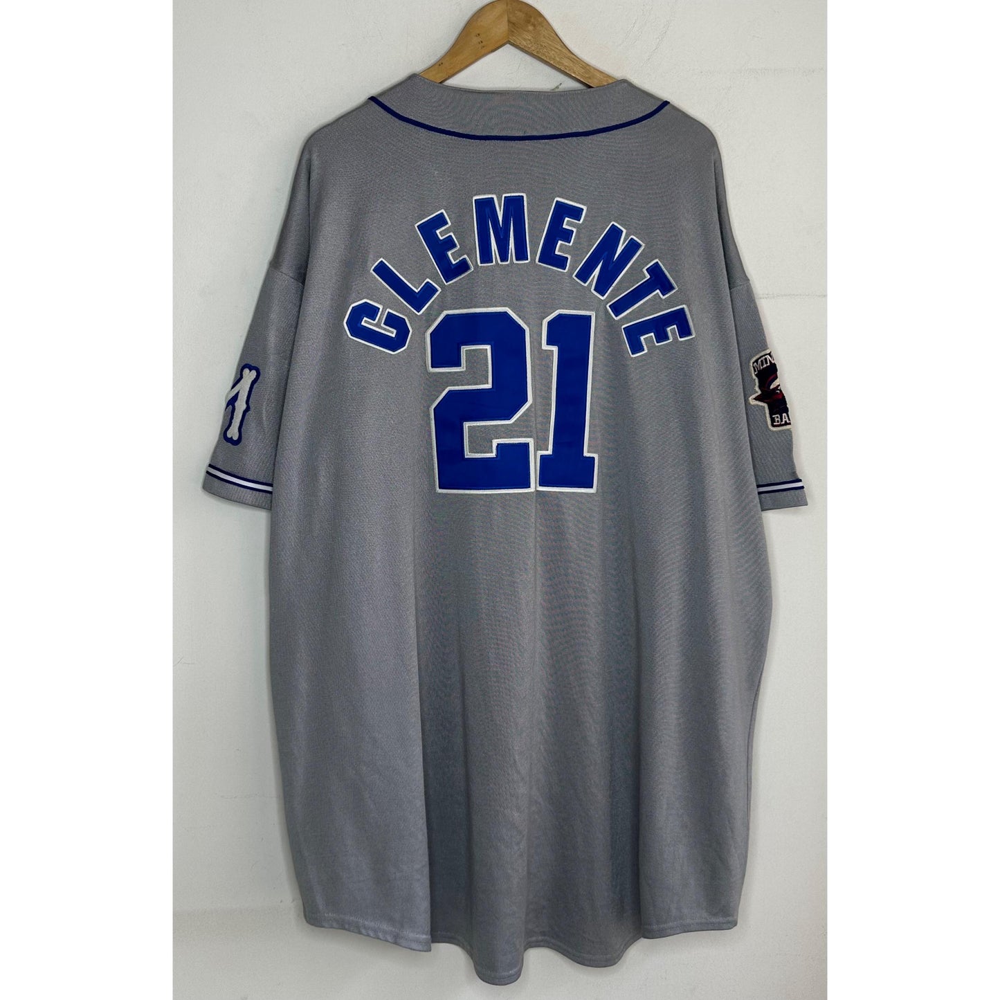RUSSELL ATHLETIC MONTREAL CLEMENTE NO 21 SIZE-4XL BASEBALL JERSEYS