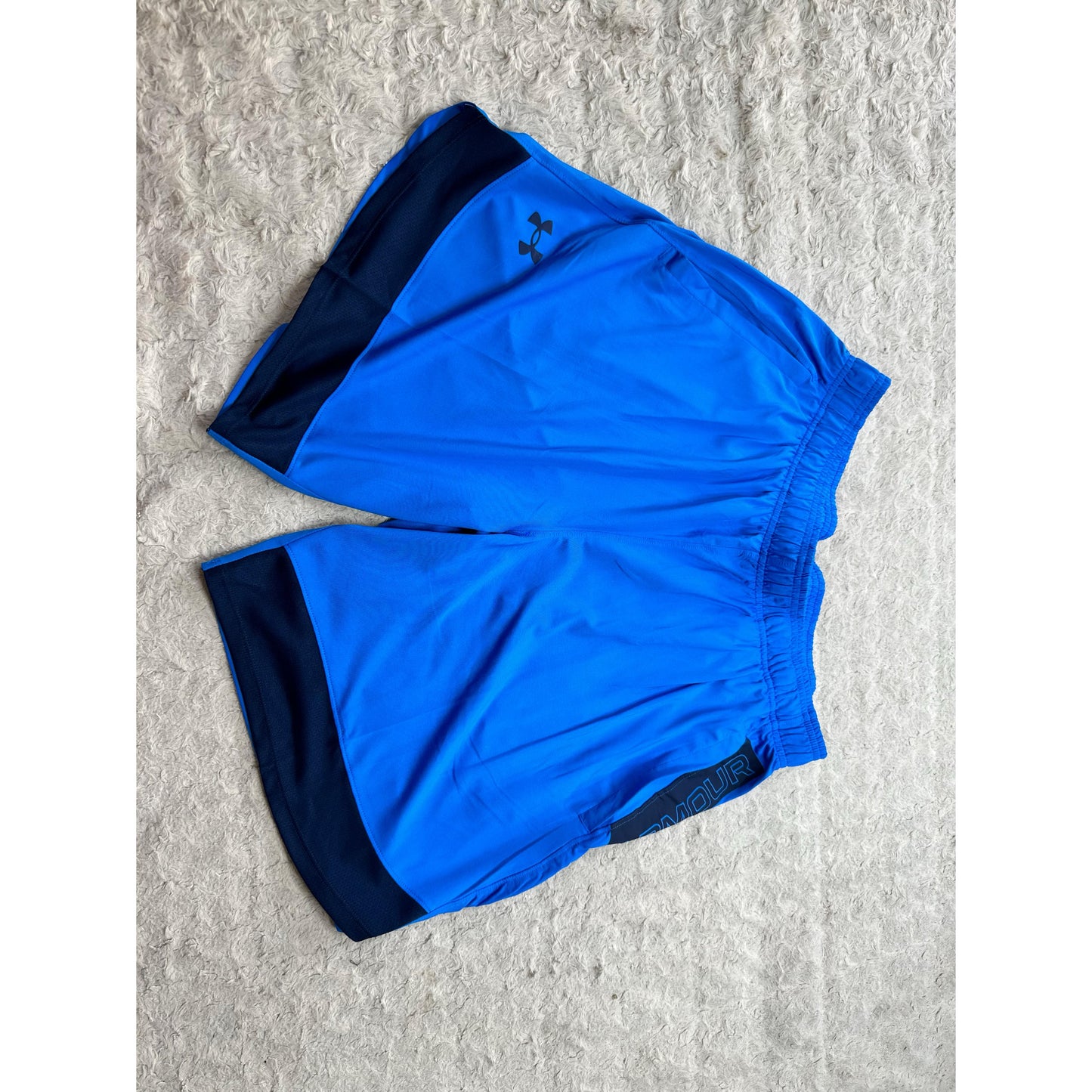 UNDER ARMOUR PREMIUM SHORTS SIZE L