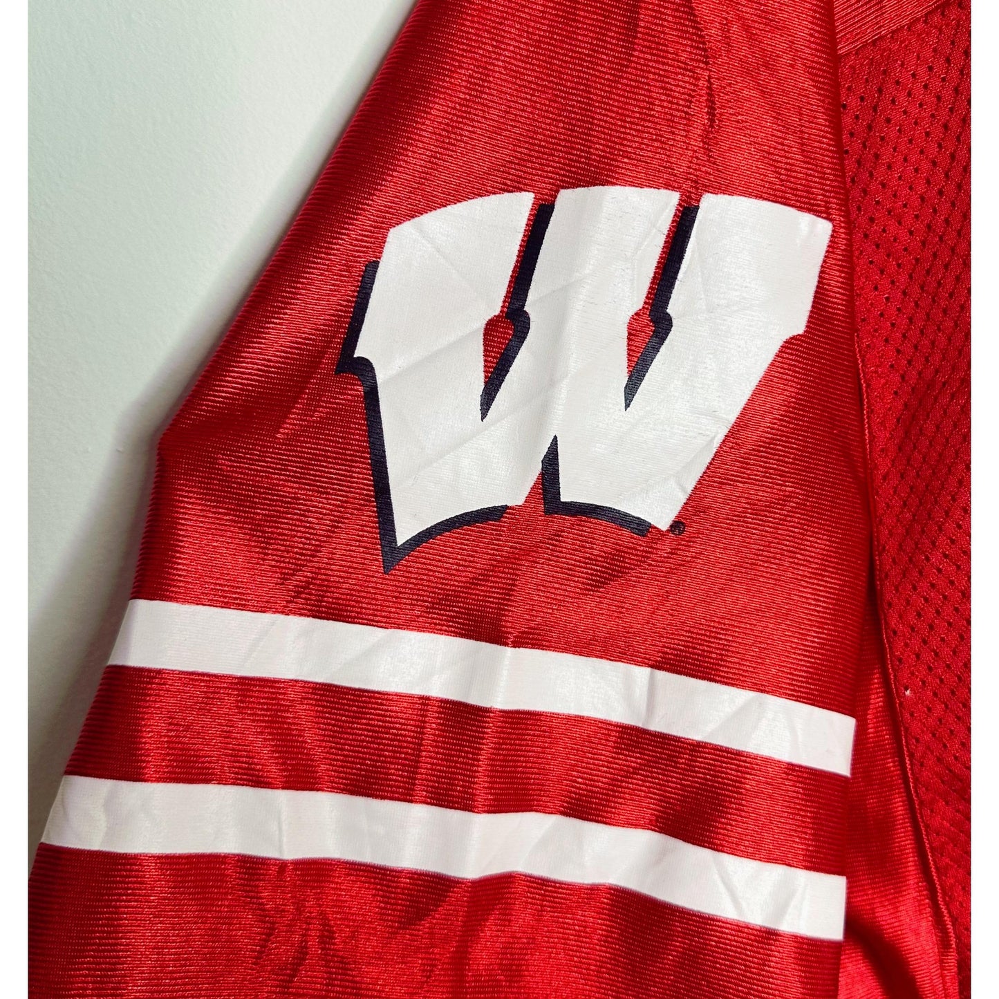 NCAA BADGERS NO 28 SIZE-XL NFL JERSEYS.