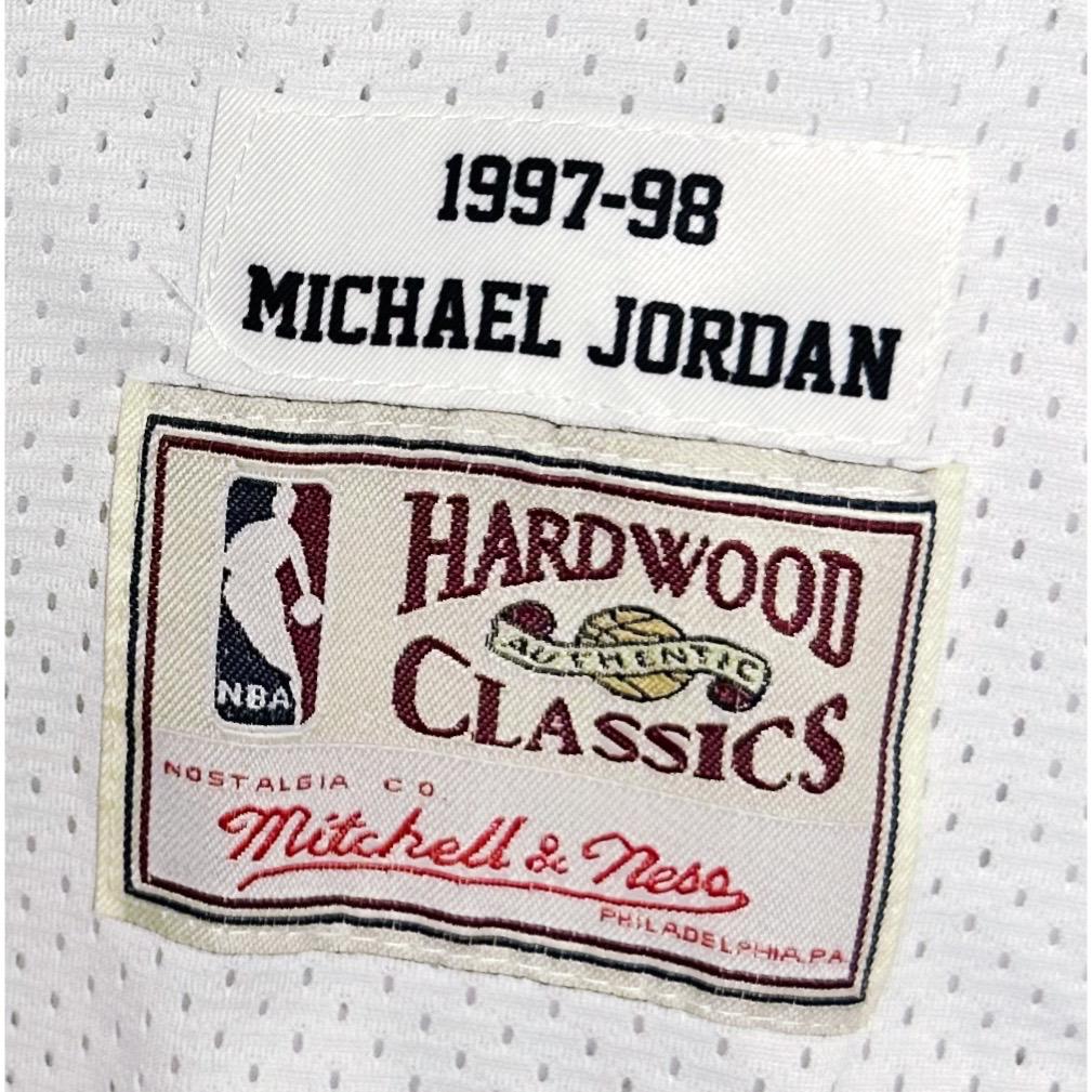 MICHAEL JORDAN HARDWOOD CLASSICS BULLS JORDAN NO 23 BASKETBALL JERSEY