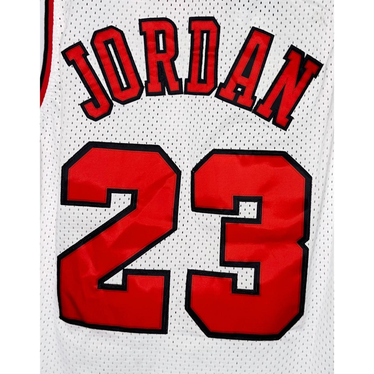MICHAEL JORDAN HARDWOOD CLASSICS BULLS JORDAN NO 23 BASKETBALL JERSEY