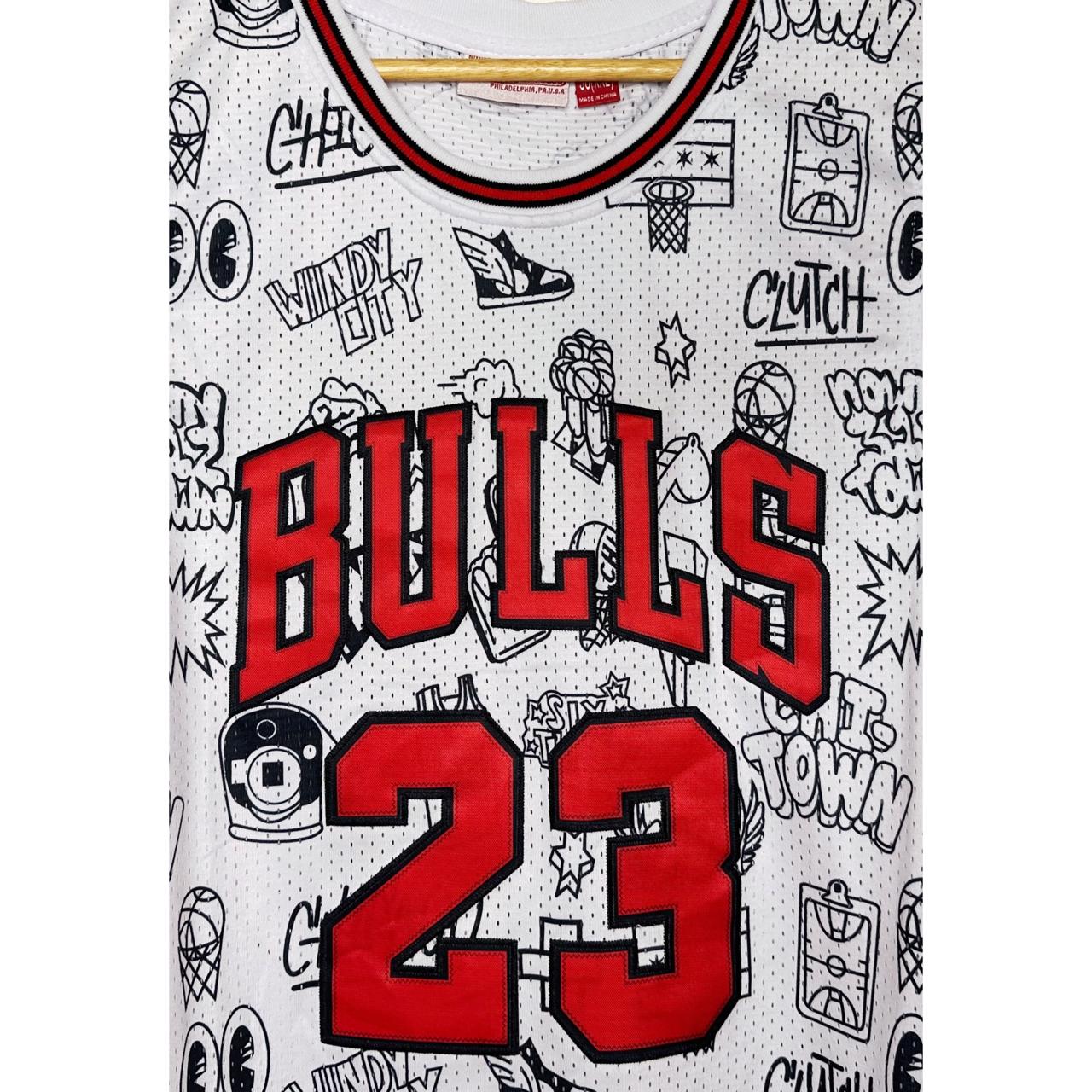 MITCHELL NESS BULLES NO 23 BASKETBALL JERSEY SIZE XL
