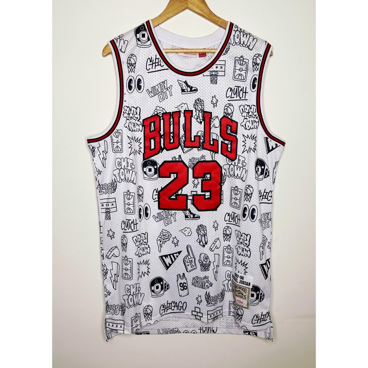 MITCHELL NESS BULLES NO 23 BASKETBALL JERSEY SIZE XL