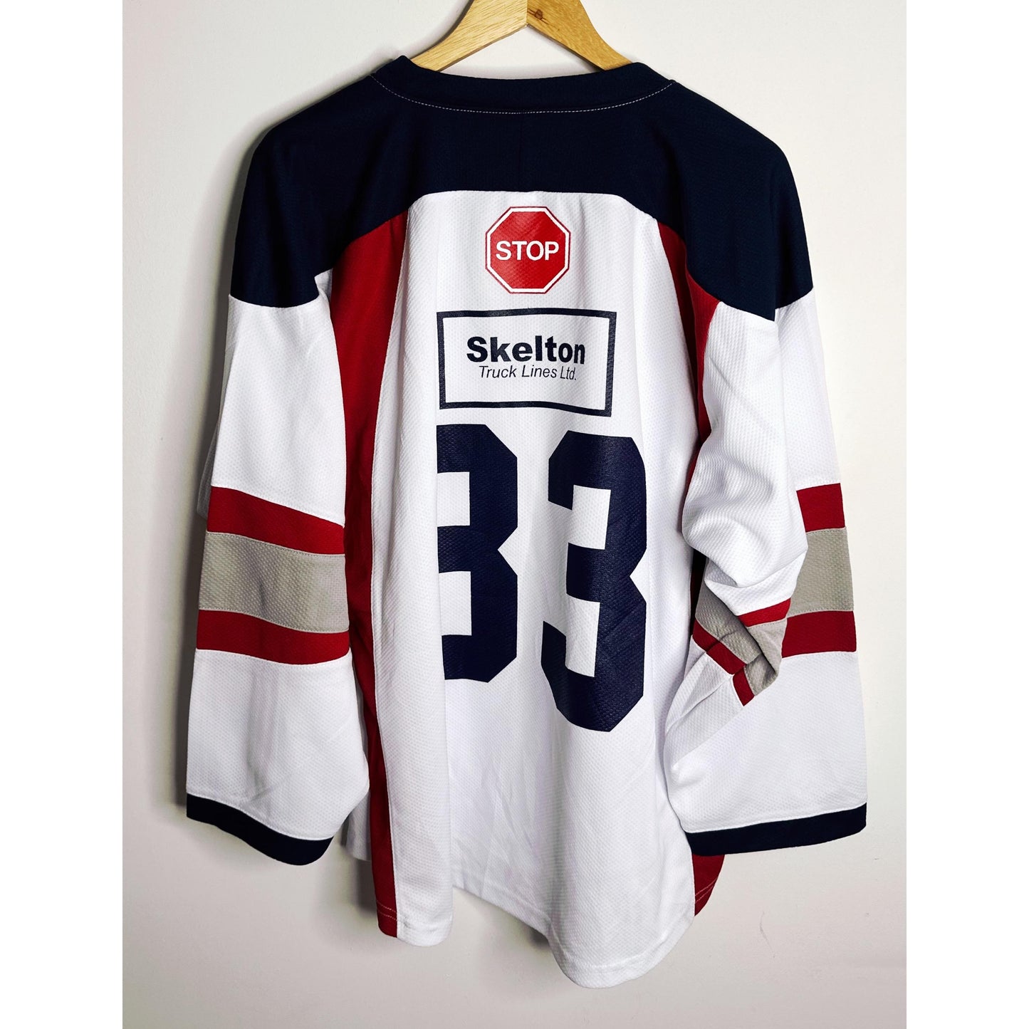 EAST GWILLIMBURY EAGLES SKELTON NO. 33 SIZE- 2XL-ICE HOCKEY JERSEYS