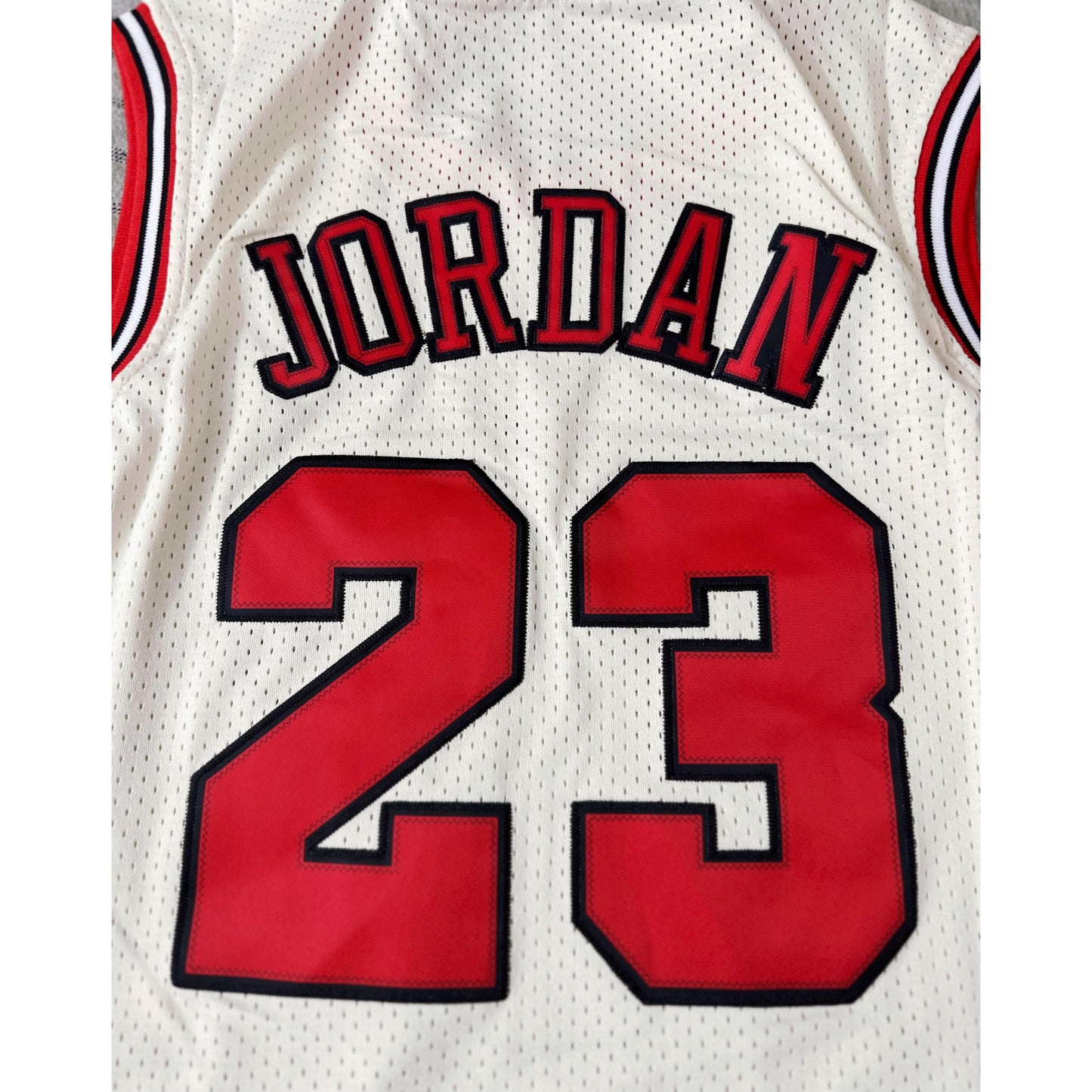 MICHAEL JORDAN NO 23 BASKETBALL JERSEY SIZE