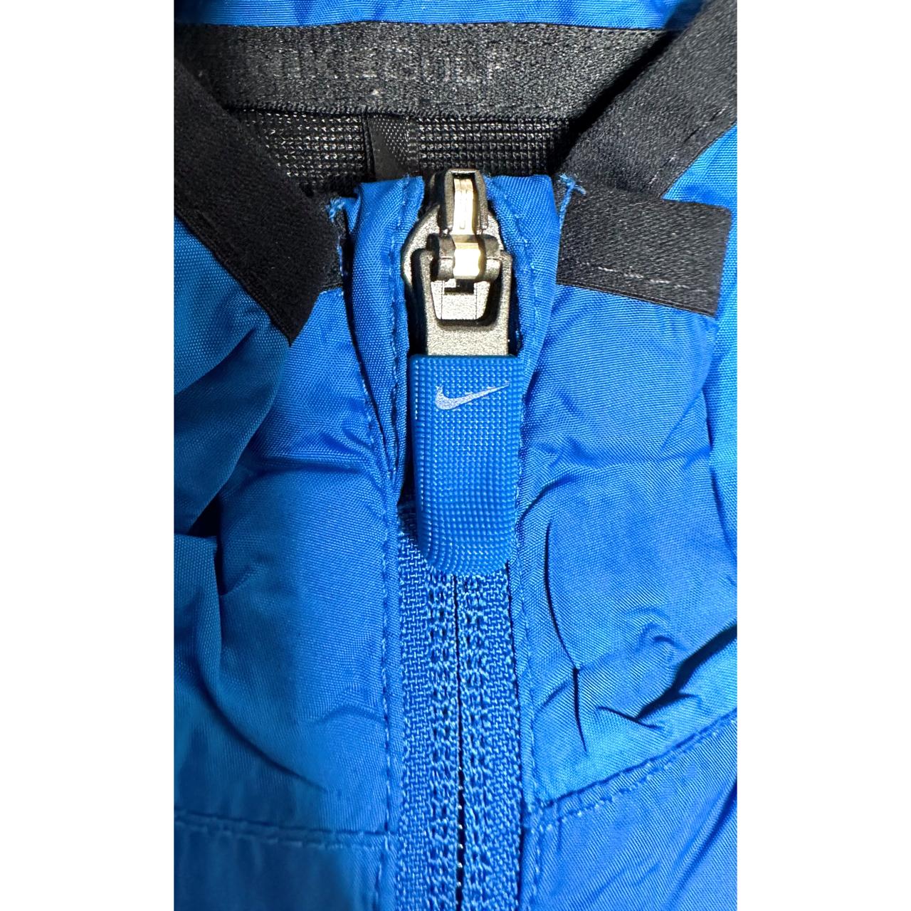 NIKE WINDBREAKER JACKET – LIGHTWEIGHT & WEATHER-RESISTANT SIZE M