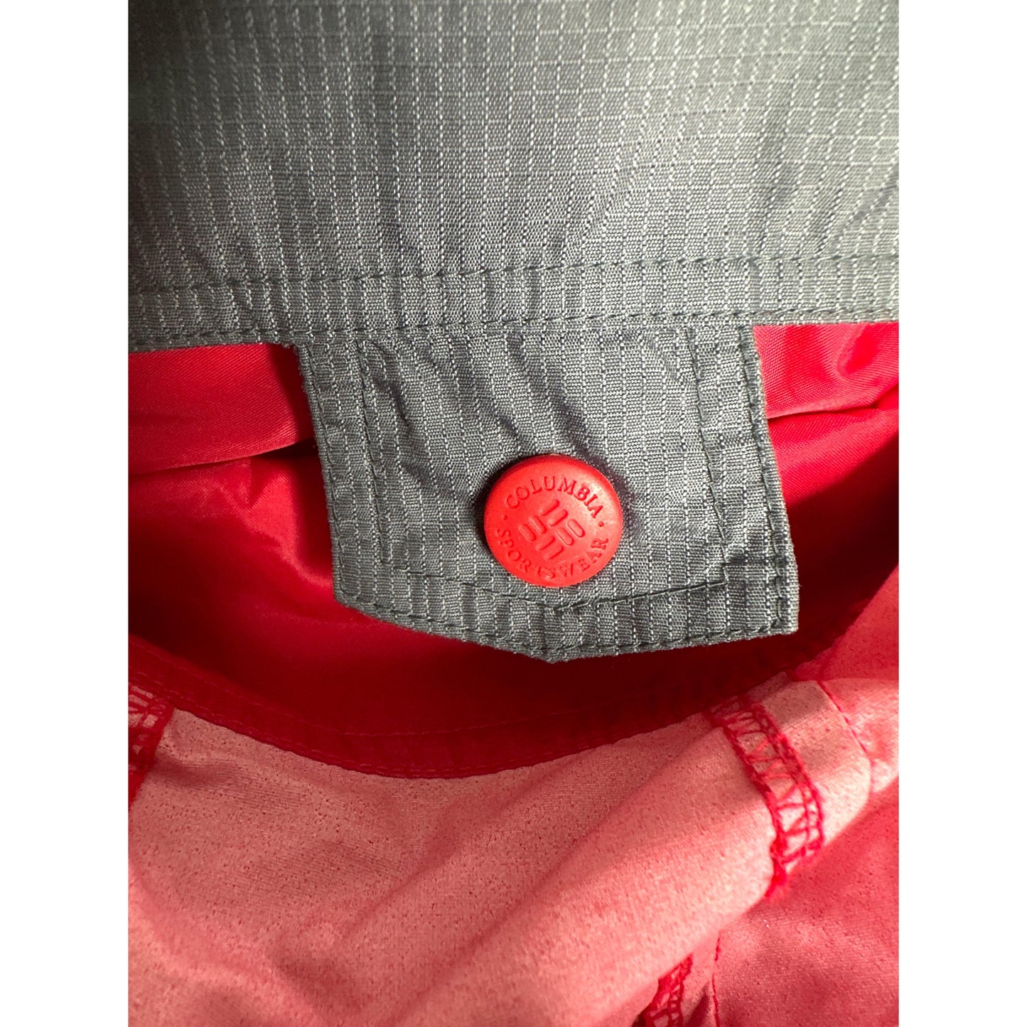 COLUMBIA WINDBREAKER JACKET – STYLISH, LIGHTWEIGHT & WATER-REPELLENT OUTERWEAR SIZE L