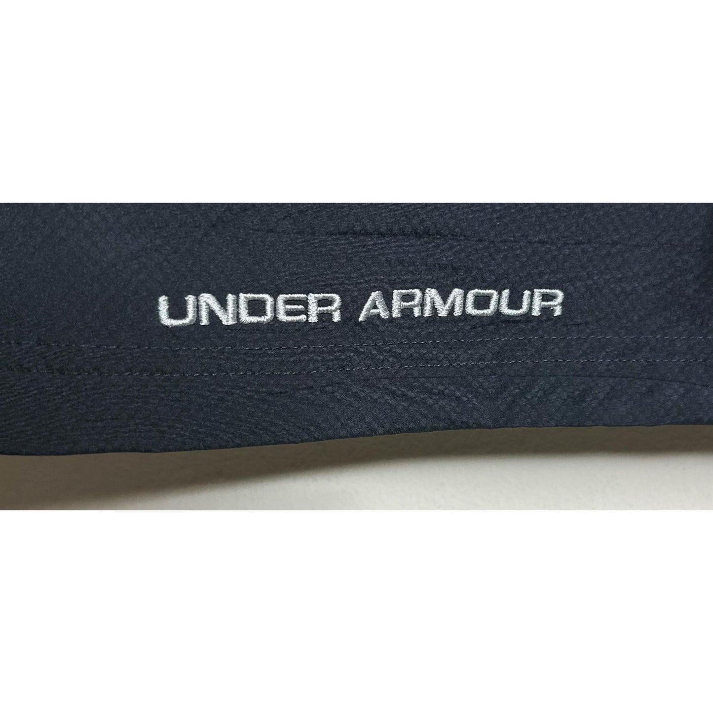 UNDER ARMOUR LIGHTWEIGHT WINDBREAKER – BREATHABLE, WATER-RESISTANT JACKET FOR ACTIVE OUTDOOR WEAR SIZE XL -