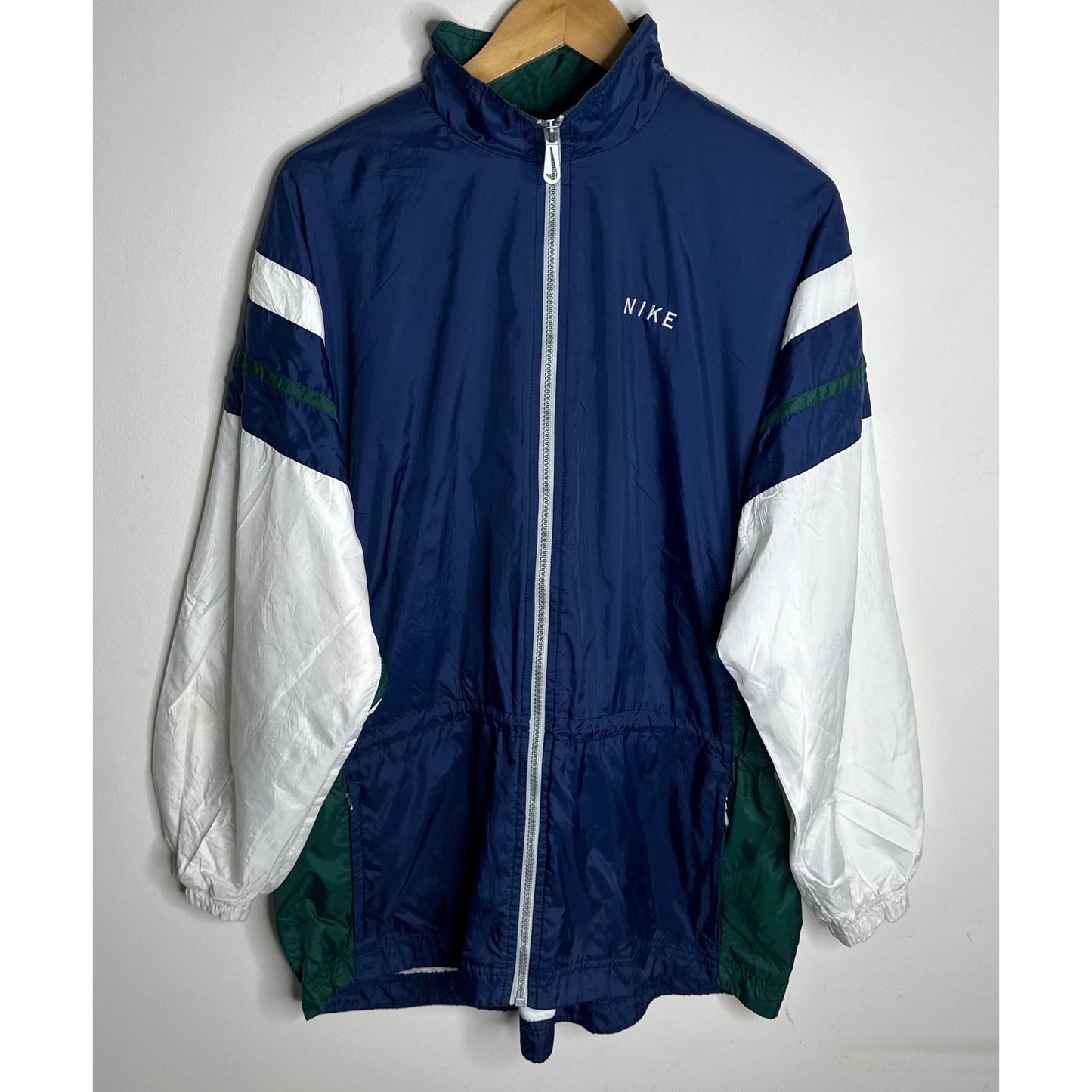 NIKE LIGHTWEIGHT WINDBREAKER – BREATHABLE, WATER-RESISTANT JACKET FOR ACTIVE OUTDOOR WEAR SIZE XL