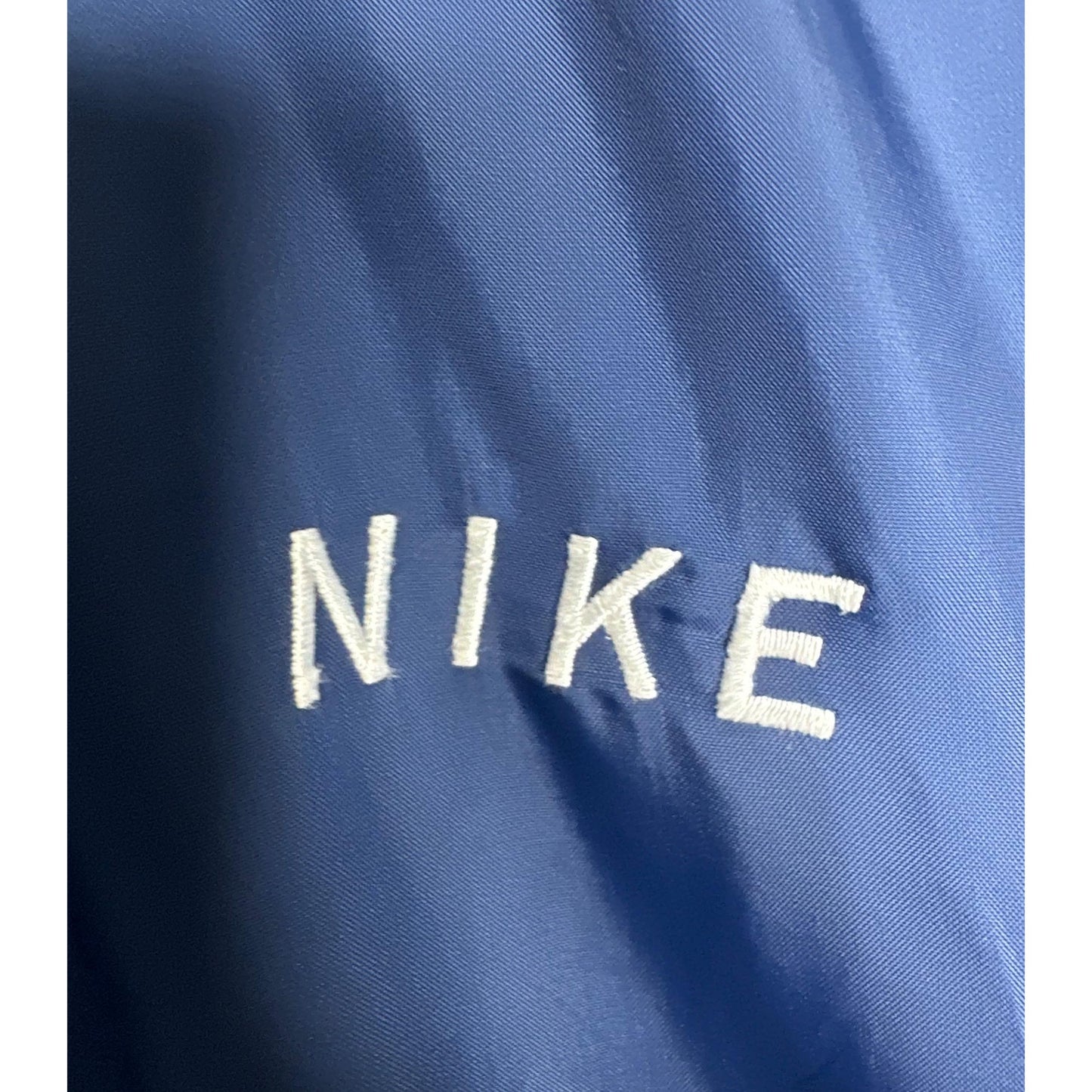 NIKE LIGHTWEIGHT WINDBREAKER – BREATHABLE, WATER-RESISTANT JACKET FOR ACTIVE OUTDOOR WEAR SIZE XL