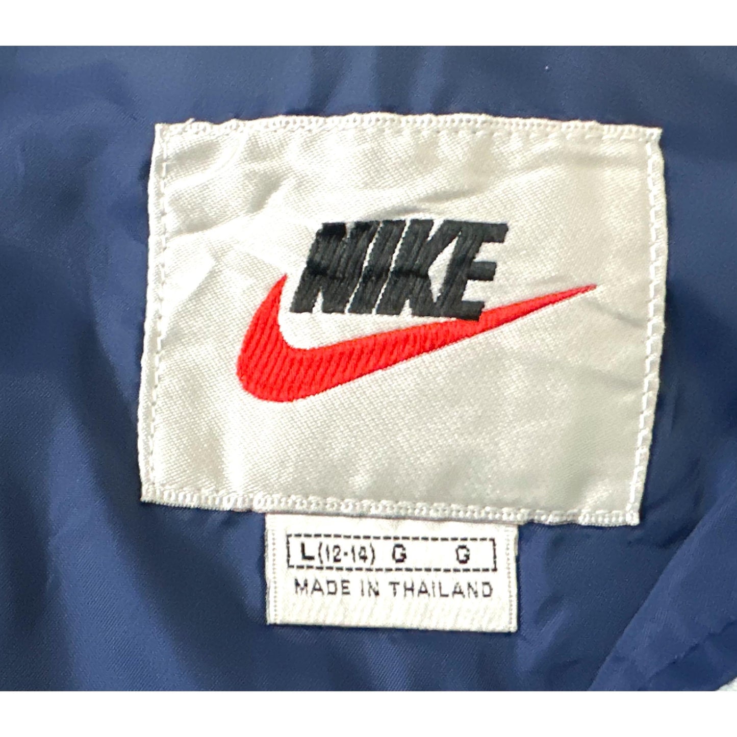 NIKE LIGHTWEIGHT WINDBREAKER – BREATHABLE, WATER-RESISTANT JACKET FOR ACTIVE OUTDOOR WEAR SIZE XL