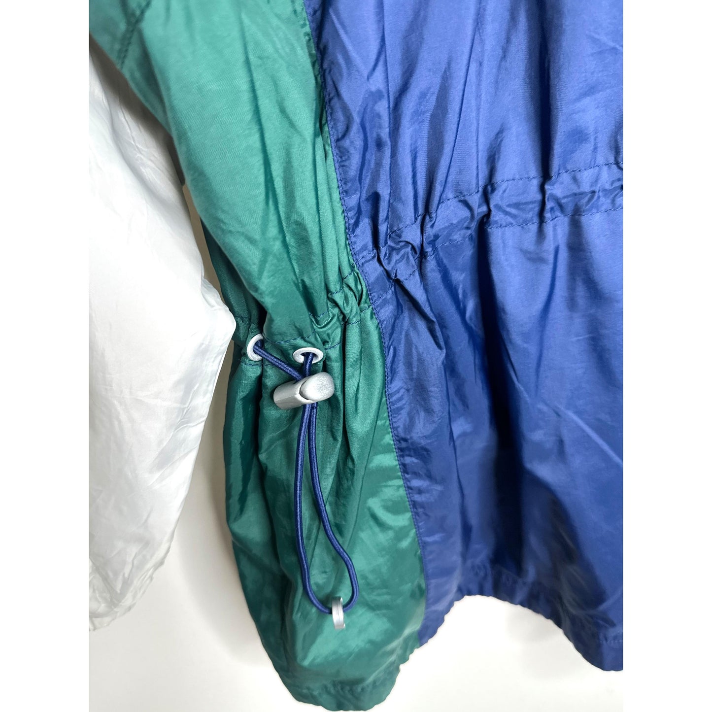 NIKE LIGHTWEIGHT WINDBREAKER – BREATHABLE, WATER-RESISTANT JACKET FOR ACTIVE OUTDOOR WEAR SIZE XL