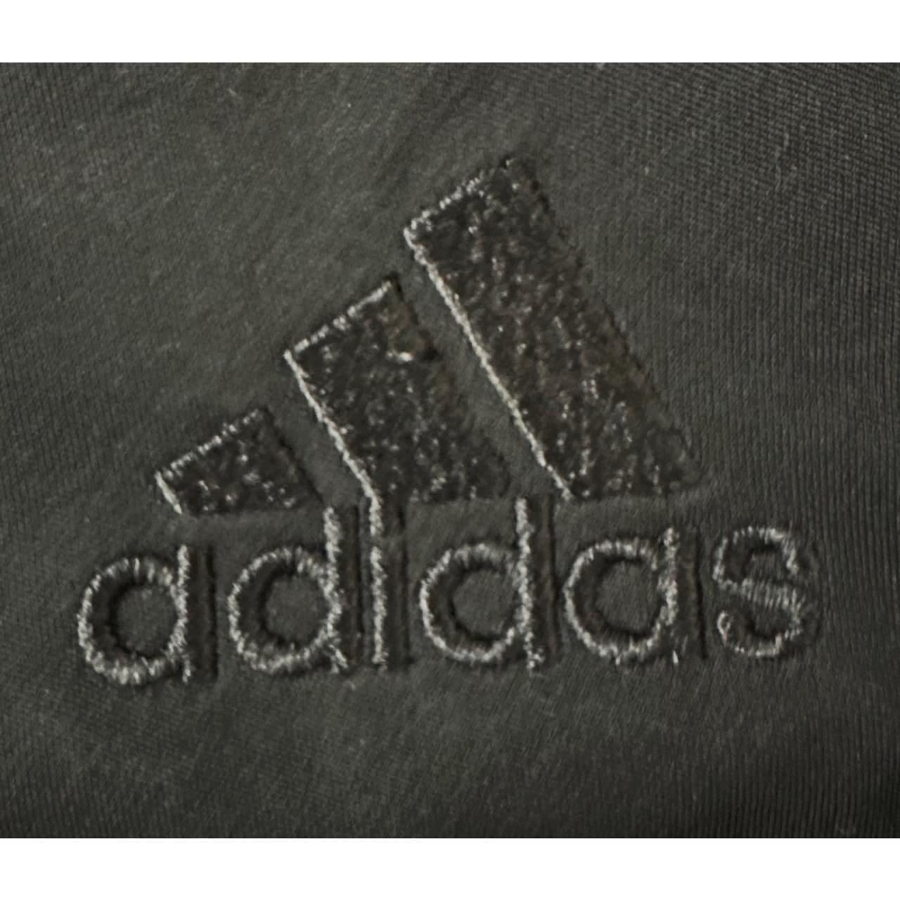 ADIDAS LIGHTWEIGHT WINDBREAKER – BREATHABLE, WATER-RESISTANT JACKET FOR ACTIVE OUTDOOR WEAR SIZE L