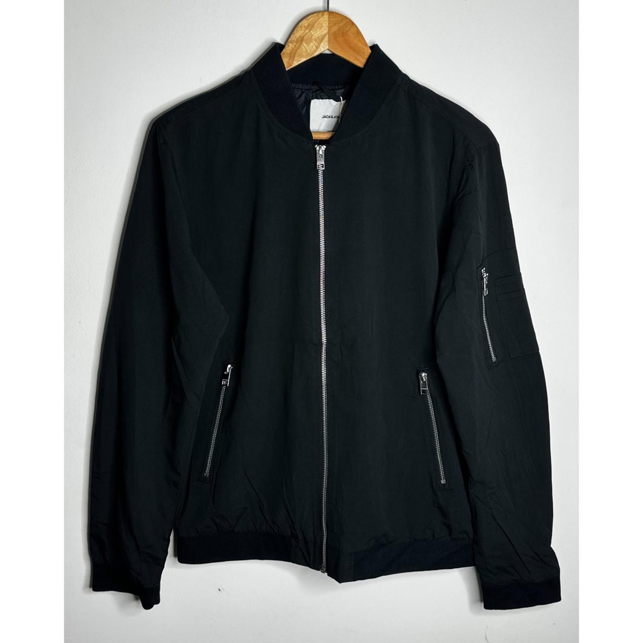 JACK & JONES LIGHTWEIGHT WINDBREAKER – BREATHABLE, WATER-RESISTANT JACKET FOR ACTIVE OUTDOOR WEAR SIZE M-