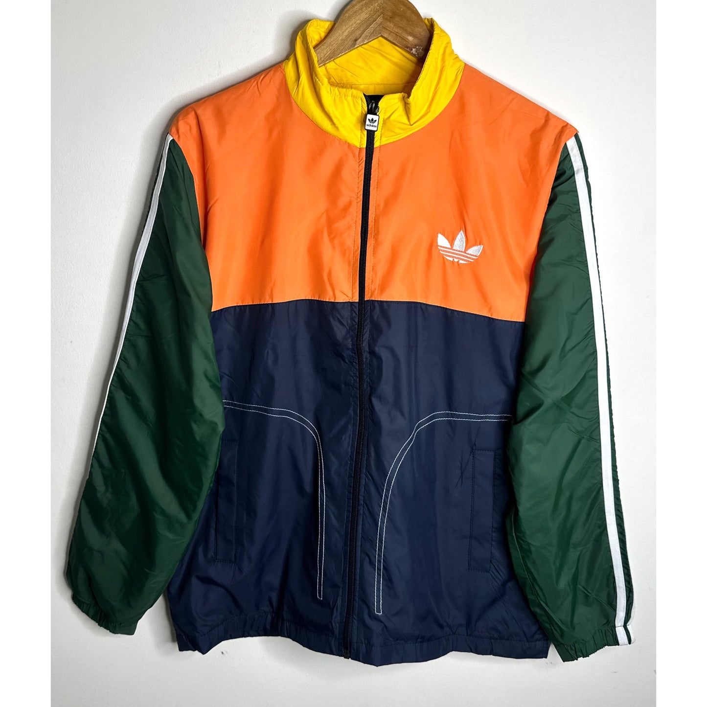 ADIDAS ORIGINALS BB LIGHTWEIGHT WINDBREAKER – BREATHABLE, WATER-RESISTANT JACKET FOR ACTIVE OUTDOOR WEAR JACKET