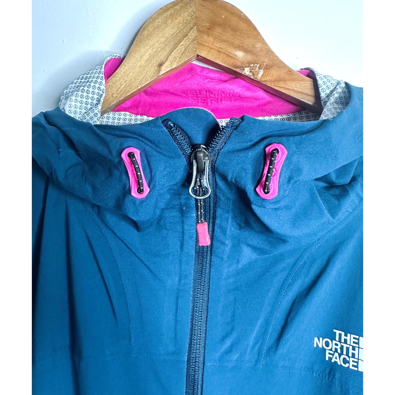 THE NORTH FACE WOMEN'S BLUE WINDBREAKER JACKET WITH PINK ZIP ACCENTS