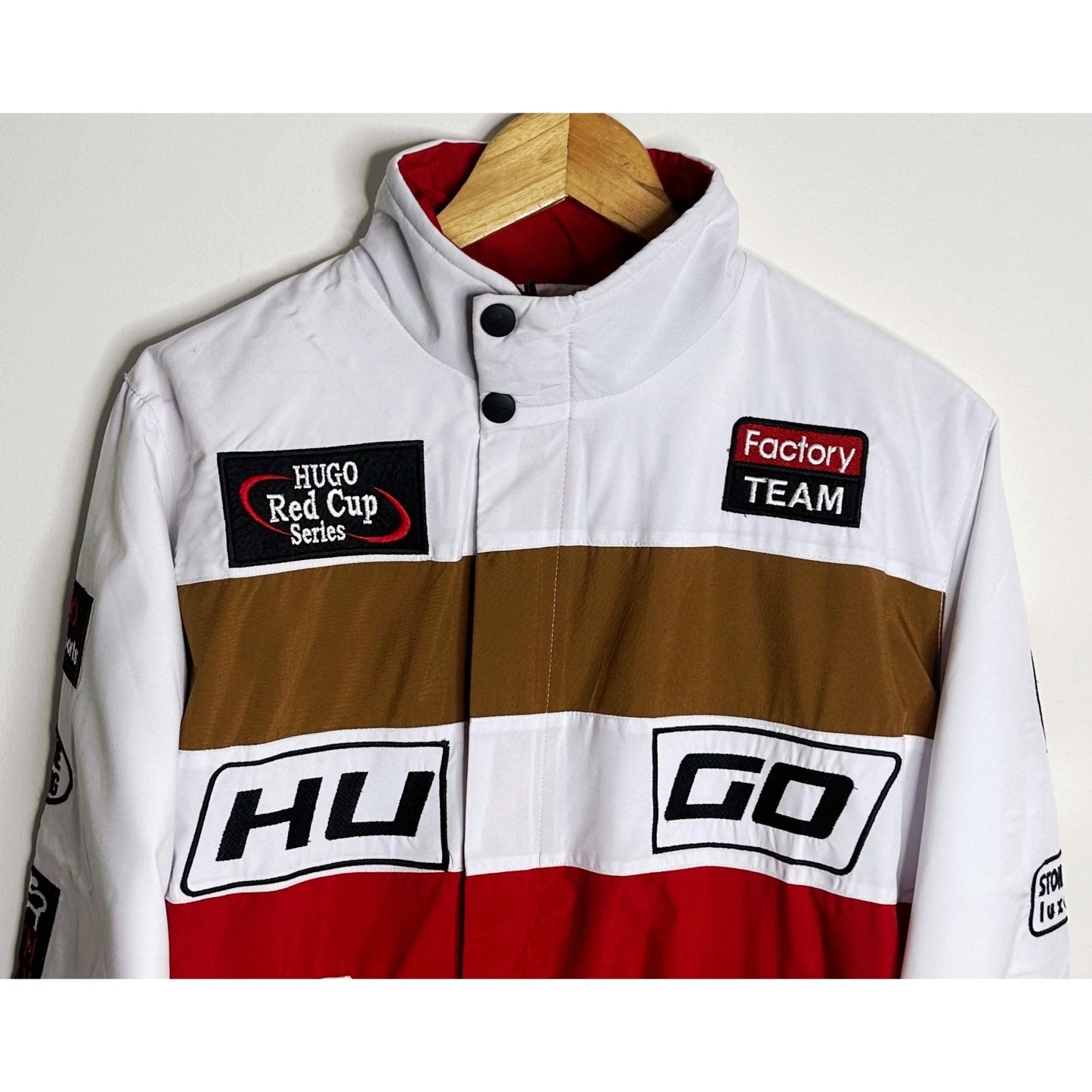 A high-impact colour-blocked jacket in a straight fit by HUGO Menswear, designed in strong cotton twill with racing-inspired badges and embroidery. Regular fit, point collar, fastening top: zip closure, pockets top: Patch pockets, inside zip pockets, ribb