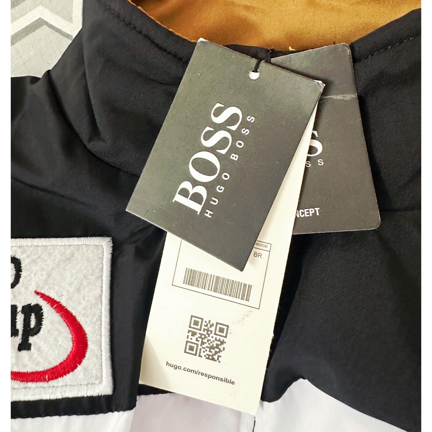 A high-impact colour-blocked jacket in a straight fit by HUGO Menswear, designed in strong cotton twill with racing-inspired badges and embroidery. Regular fit, point collar, fastening top: zip closure, pockets top: Patch pockets, inside zip pockets, ribb