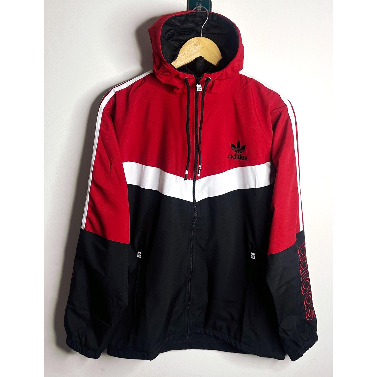 ADIDAS ORIGINALS RED BLACK WHITE WINDBREAKER JACKET FULL ZIP ( Waterproof)
