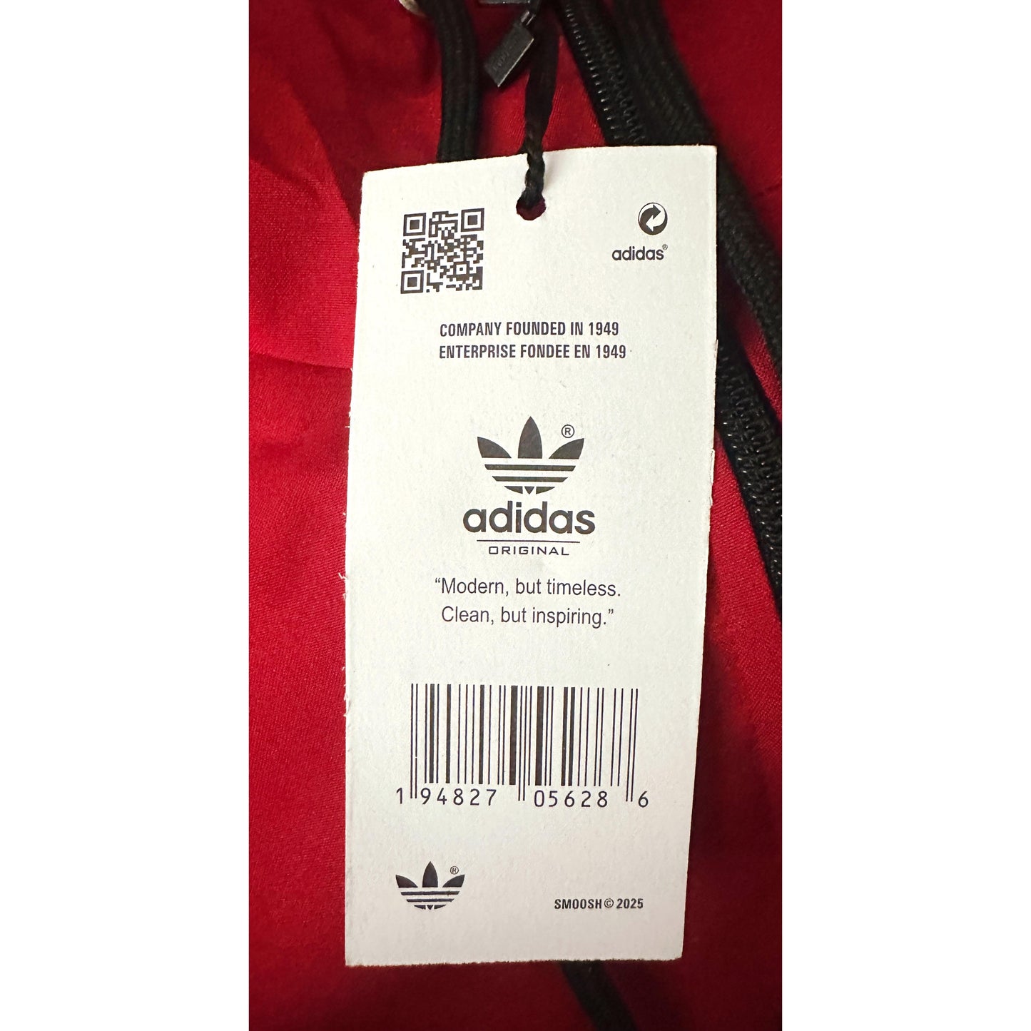 ADIDAS ORIGINALS RED BLACK WHITE WINDBREAKER JACKET FULL ZIP ( Waterproof)