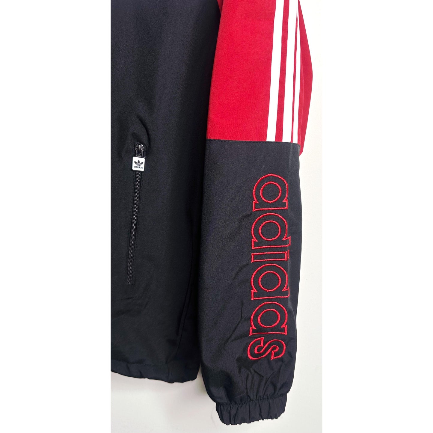 ADIDAS ORIGINALS RED BLACK WHITE WINDBREAKER JACKET FULL ZIP ( Waterproof)