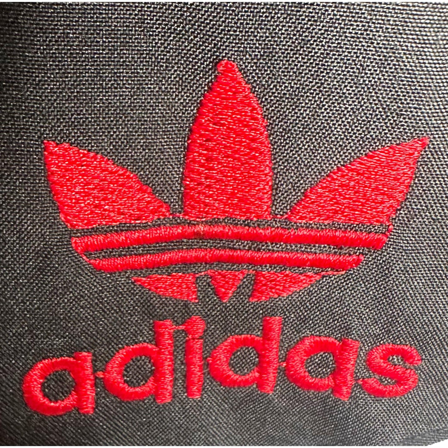 ADIDAS ORIGINALS BLACK WHITE RED WINDBREAKER JACKET FULL ZIP FULLY WATERPROOF.