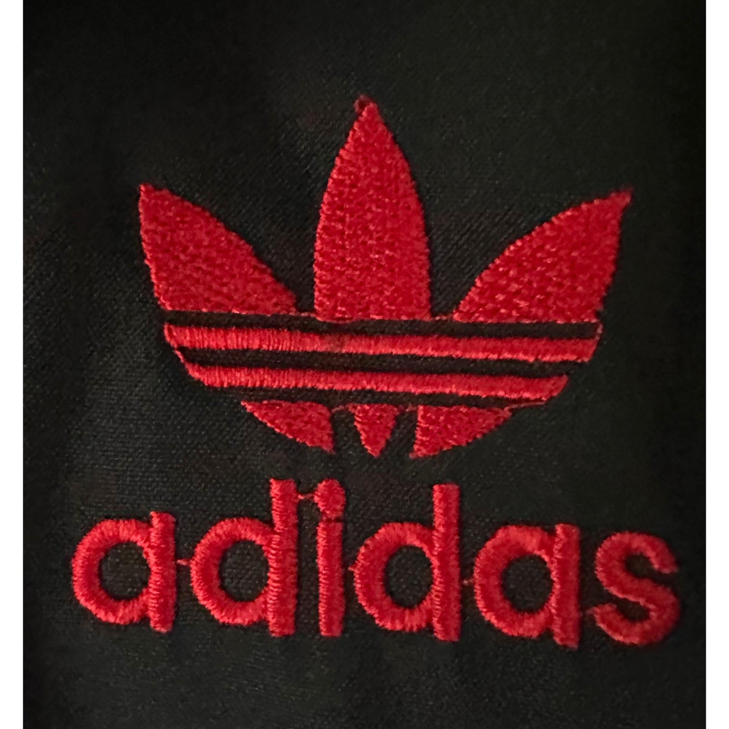 ADIDAS ORIGINALS BLACK WHITE RED WINDBREAKER JACKET FULL ZIP FULLY WATERPROOF.