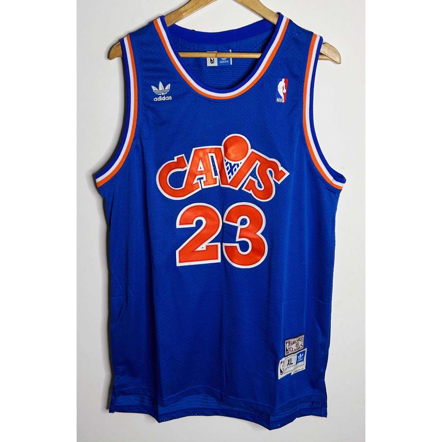 ADIDAS NBA CAVS JAMES NO 23 PREMIUM BASKETBALL JERSEY