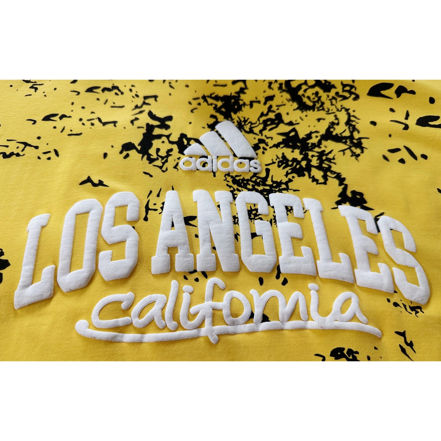 ADIDAS LOS ANGELES MEN’S PREMIUM COTTON T-SHIRT – YELLOW MULTICOLOR PRINT | OVERSIZED STREETWEAR STYLE | CASUAL & LUXURY FASHION TEE