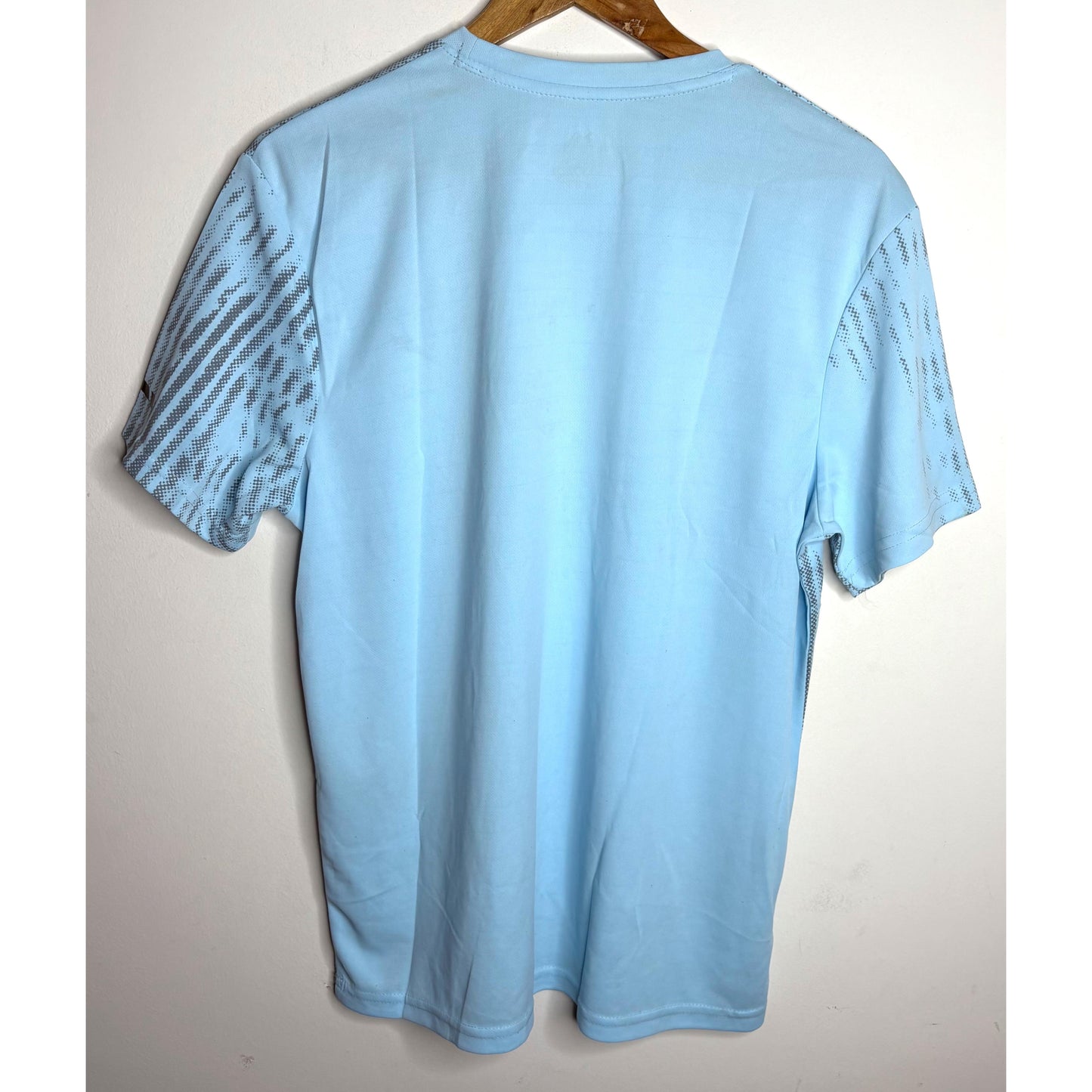 UNDER ARMOUR MEN'S ELITE PERFORMANCE TECH T-SHIRT | LIGHT BLUE/GRAY GRAPHIC PRINT | SHORT SLEEVE, MOISTURE-WICKING, QUICK-DRY | TRAINING & RUNNING