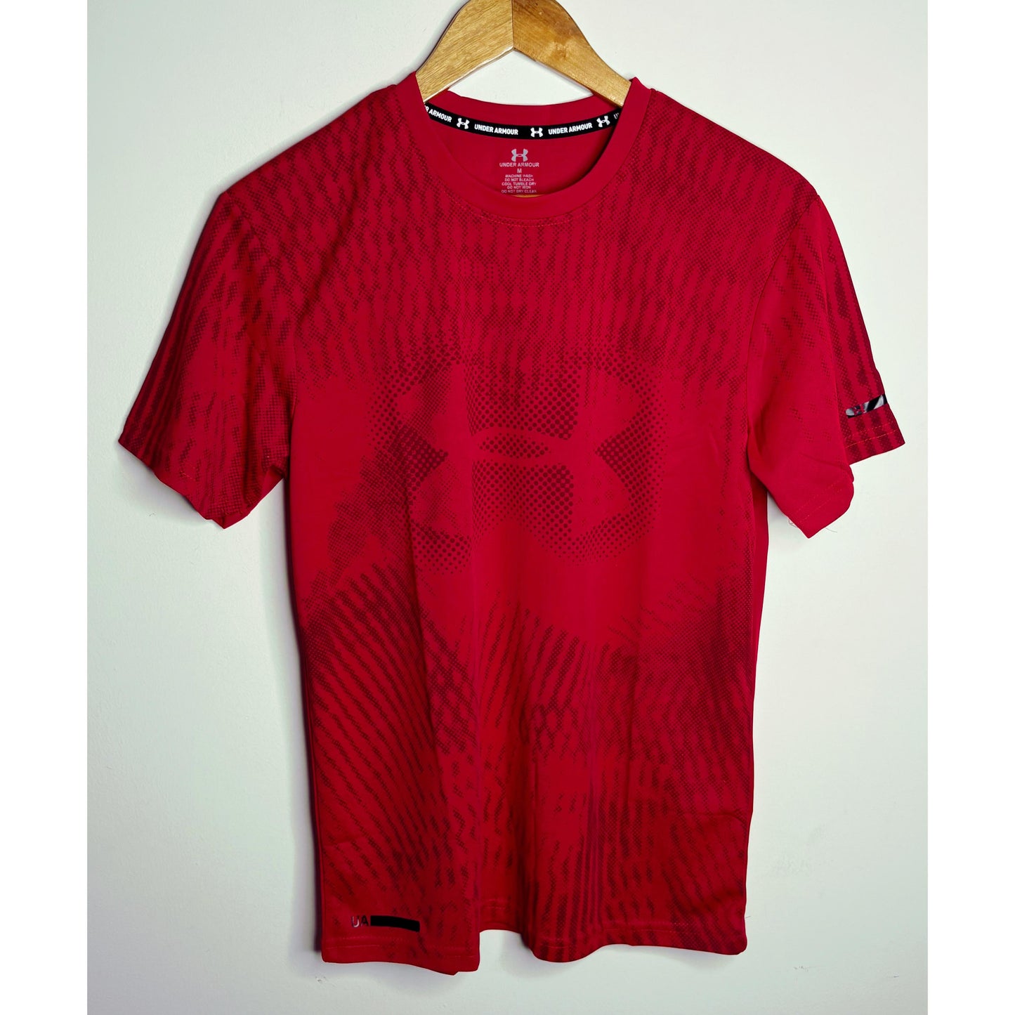 UNDER ARMOUR MEN'S ELITE PERFORMANCE TECH T-SHIRT | RED GRAPHIC PRINT | SHORT SLEEVE, MOISTURE-WICKING, QUICK-DRY | TRAINING & RUNNING