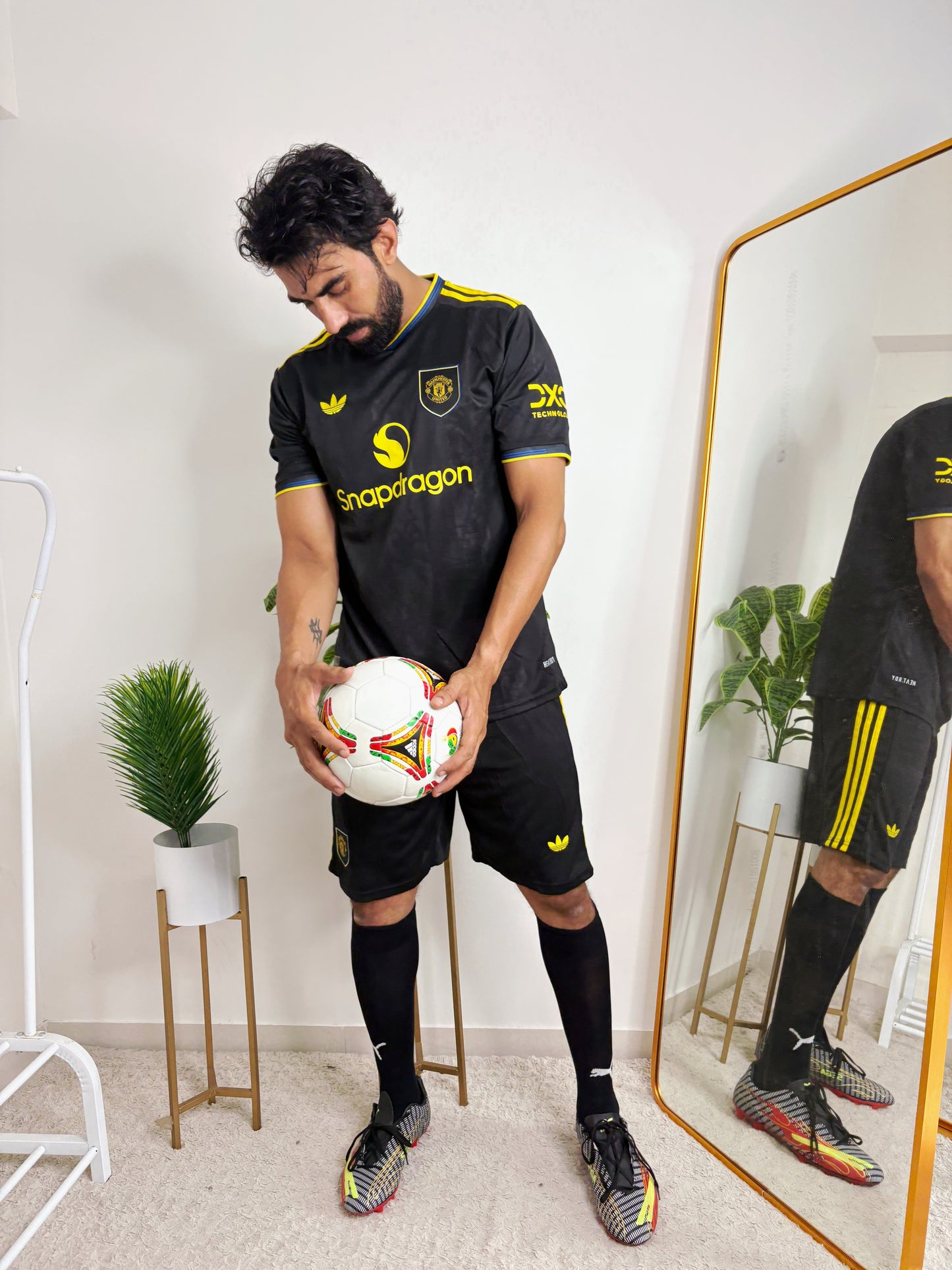 ADIDAS MANCHESTER CITY 26/26 FOOTBALL JERSEY KIT | BLACK & YELLOW