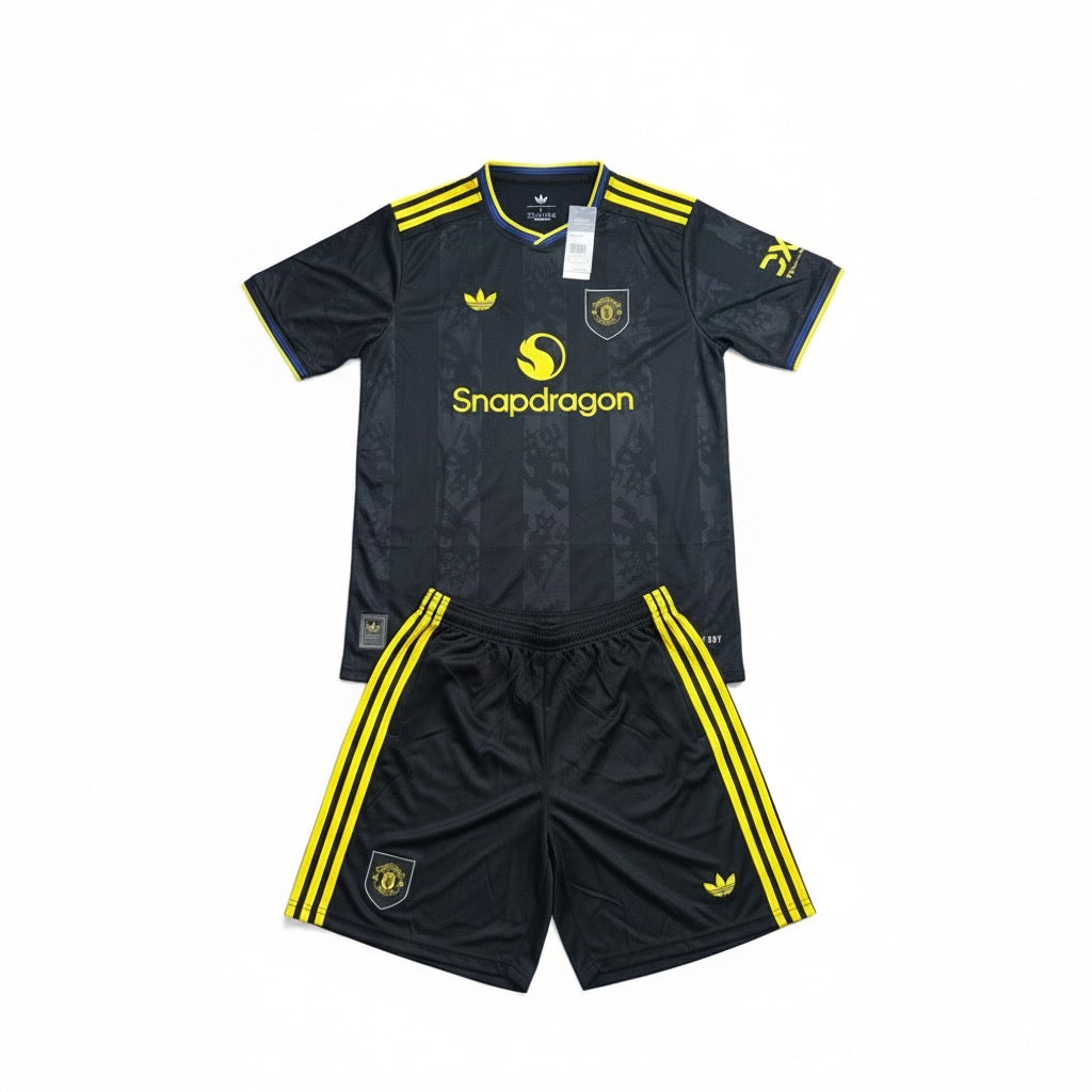 ADIDAS MANCHESTER CITY 26/26 FOOTBALL JERSEY KIT | BLACK & YELLOW