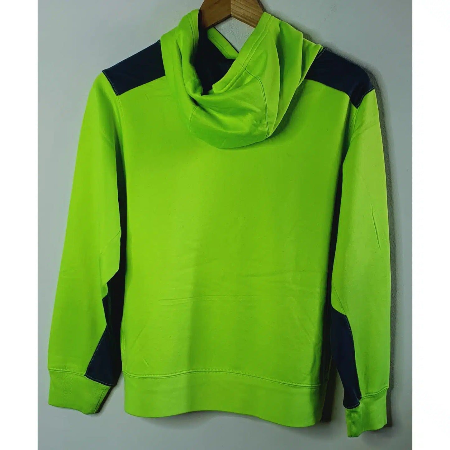 User NIKE THERMA FIT GREEN HOODIE SIZE :M