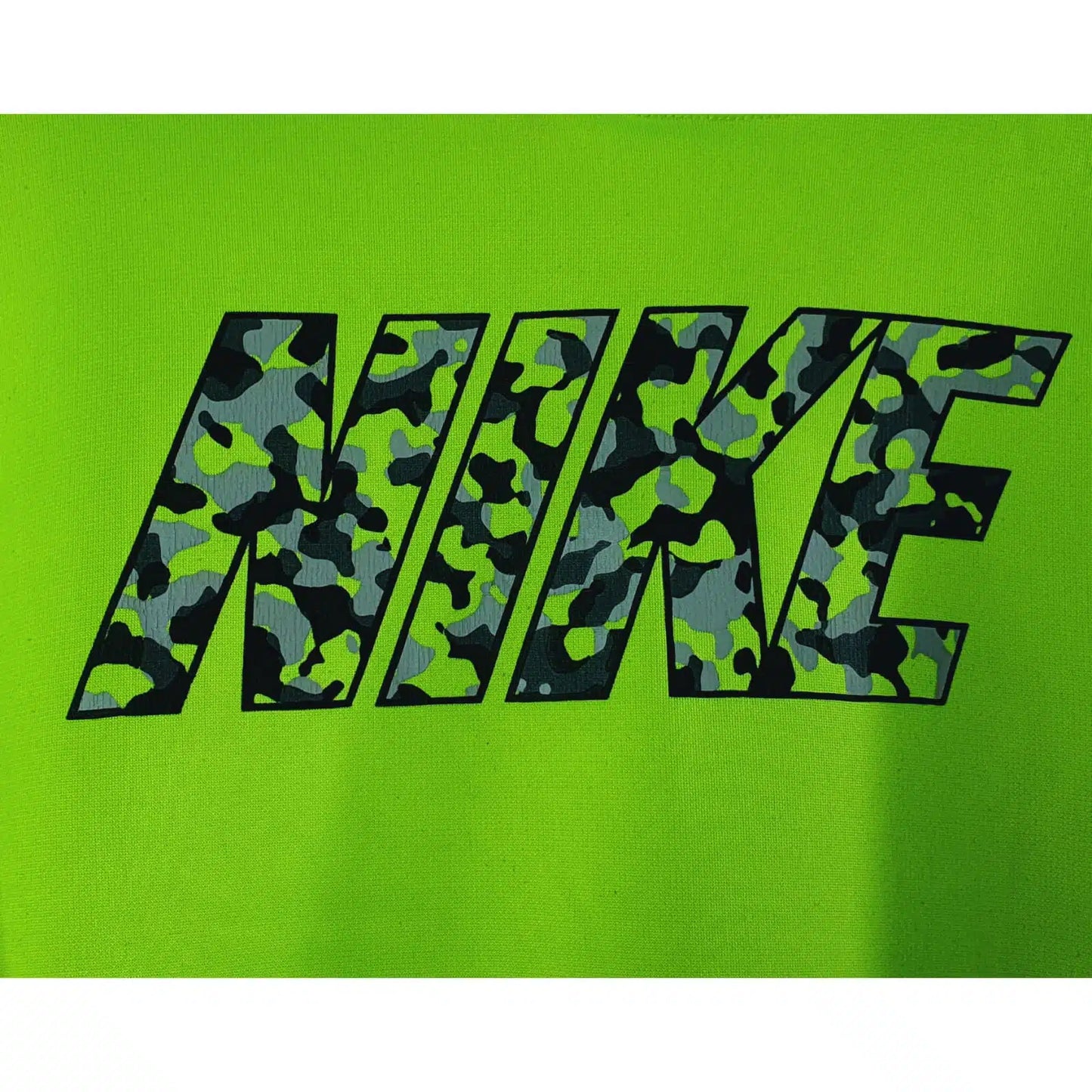 User NIKE THERMA FIT GREEN HOODIE SIZE :M