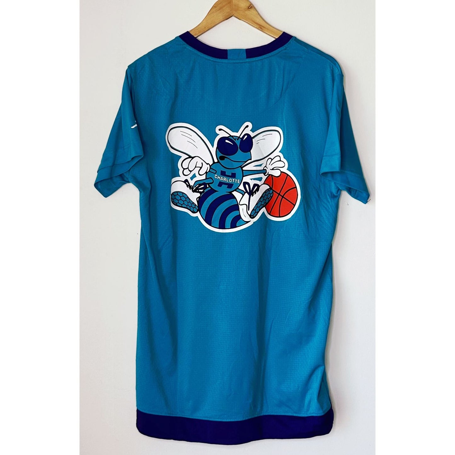 CHARLOTTE NBA BLUE SIZE- L BASEBALL JERSEYS
