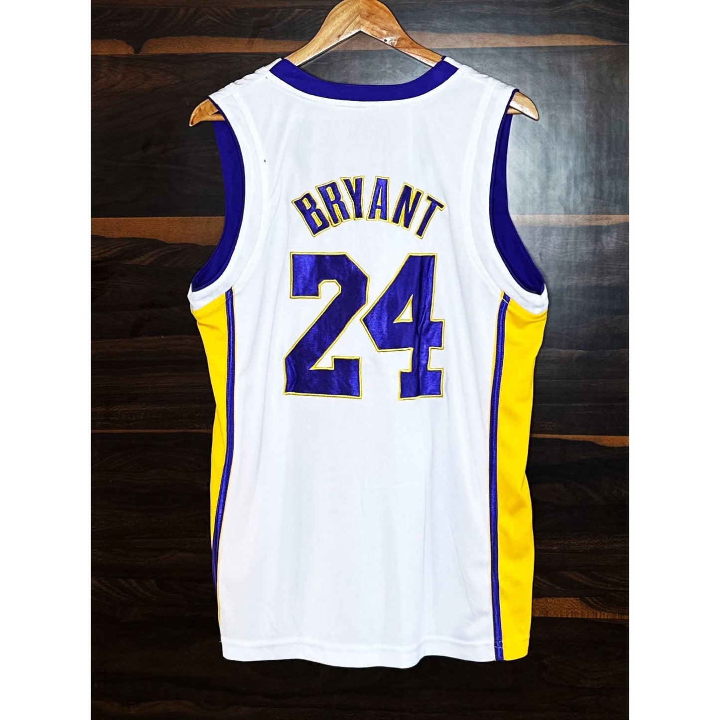 LAKERS NO 24 SIZE M BASKETBALL JERSEYS