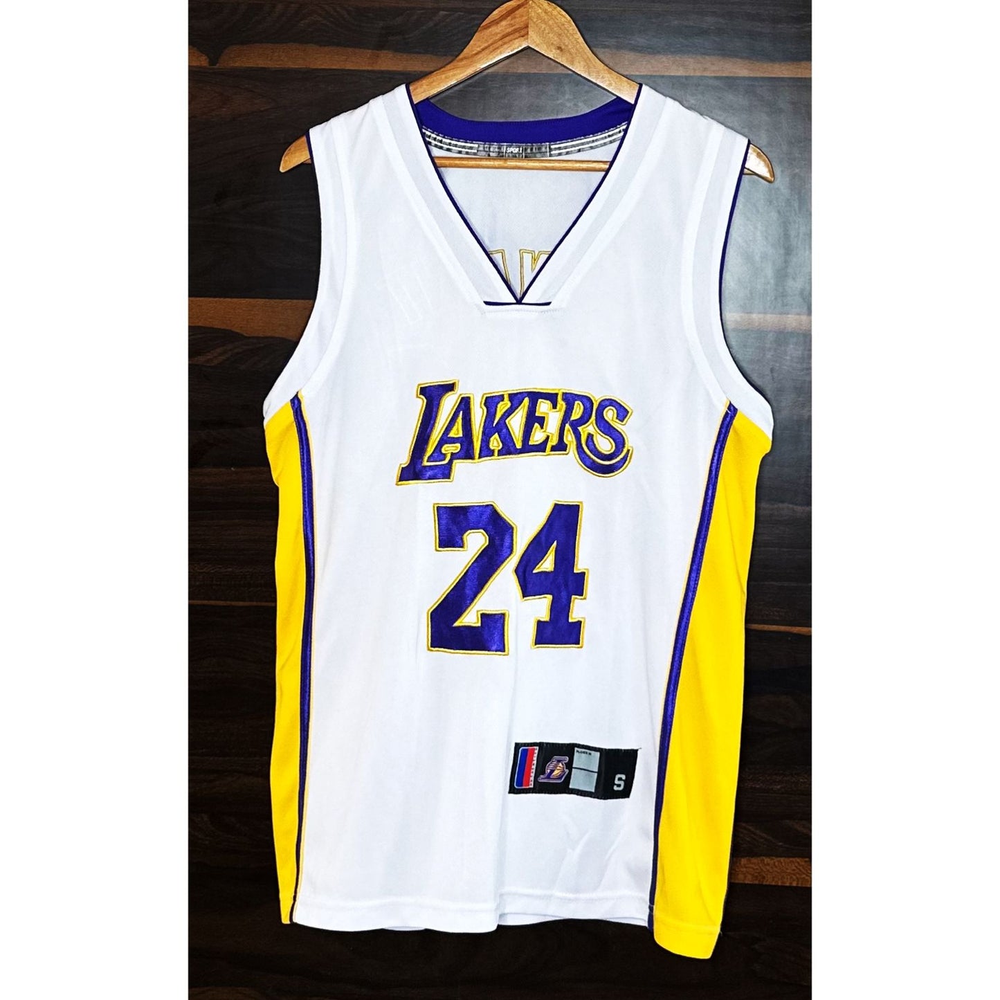 LAKERS NO 24 SIZE M BASKETBALL JERSEYS